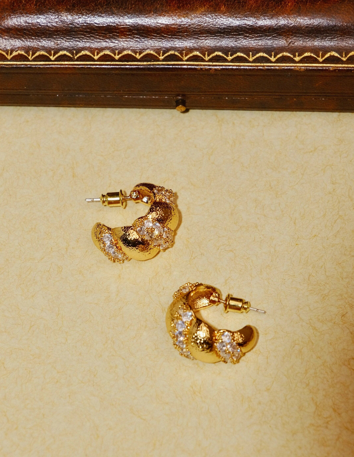 Vintage Croissant Hoop Earrings [FVGNVEJ8]