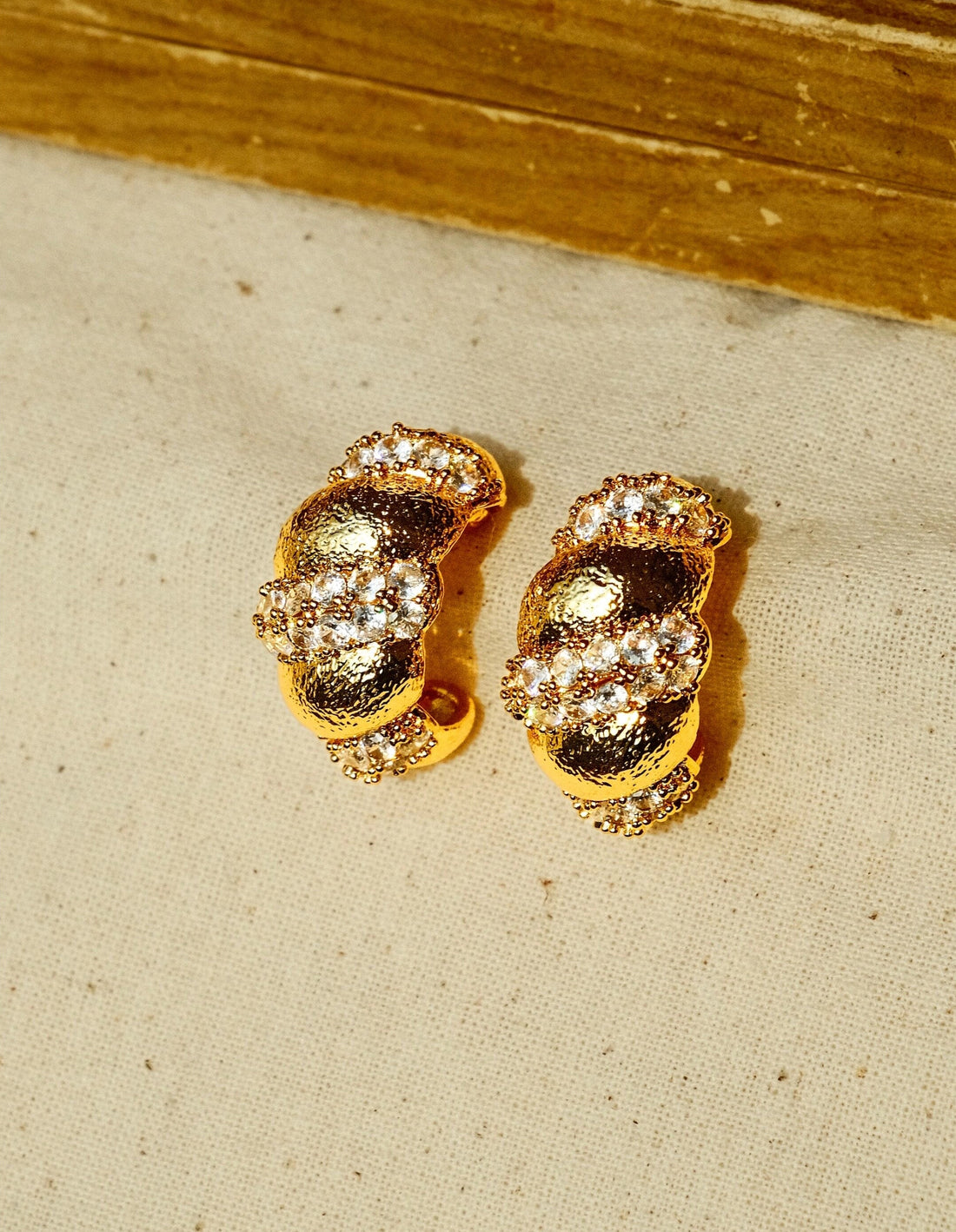 Vintage Croissant Hoop Earrings [DR26WLBA]