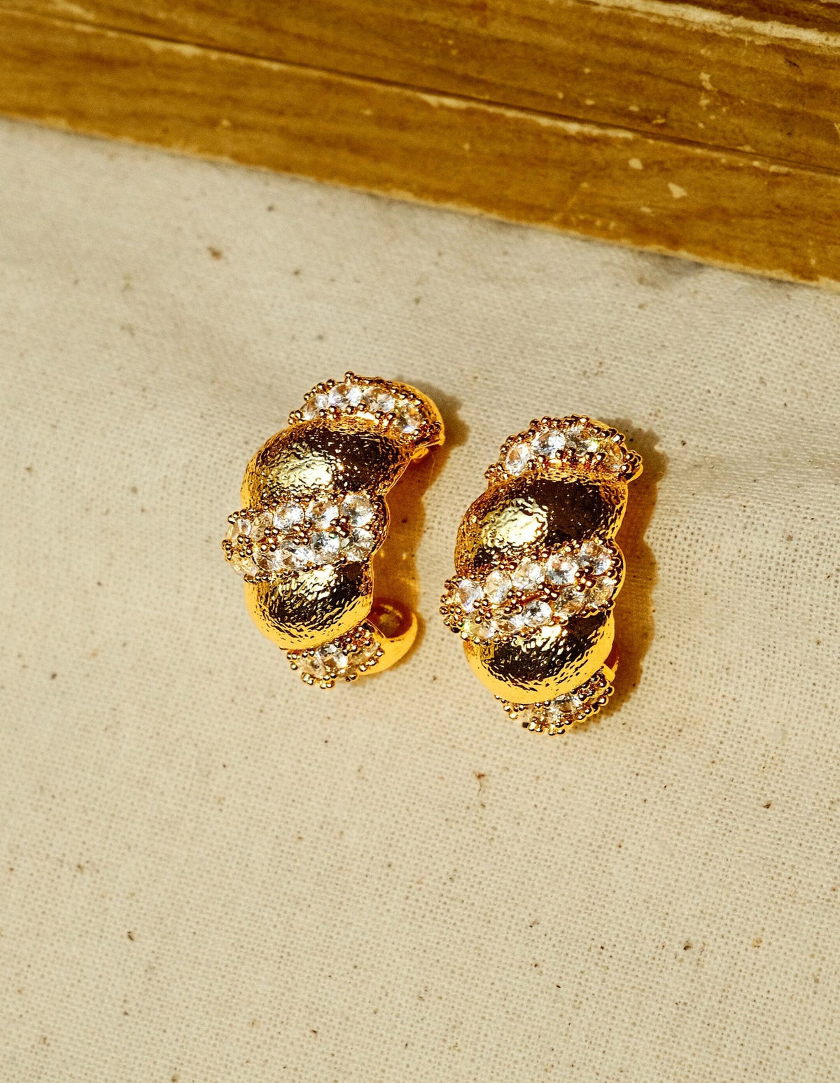 Vintage Croissant Hoop Earrings [DR26WLBA]