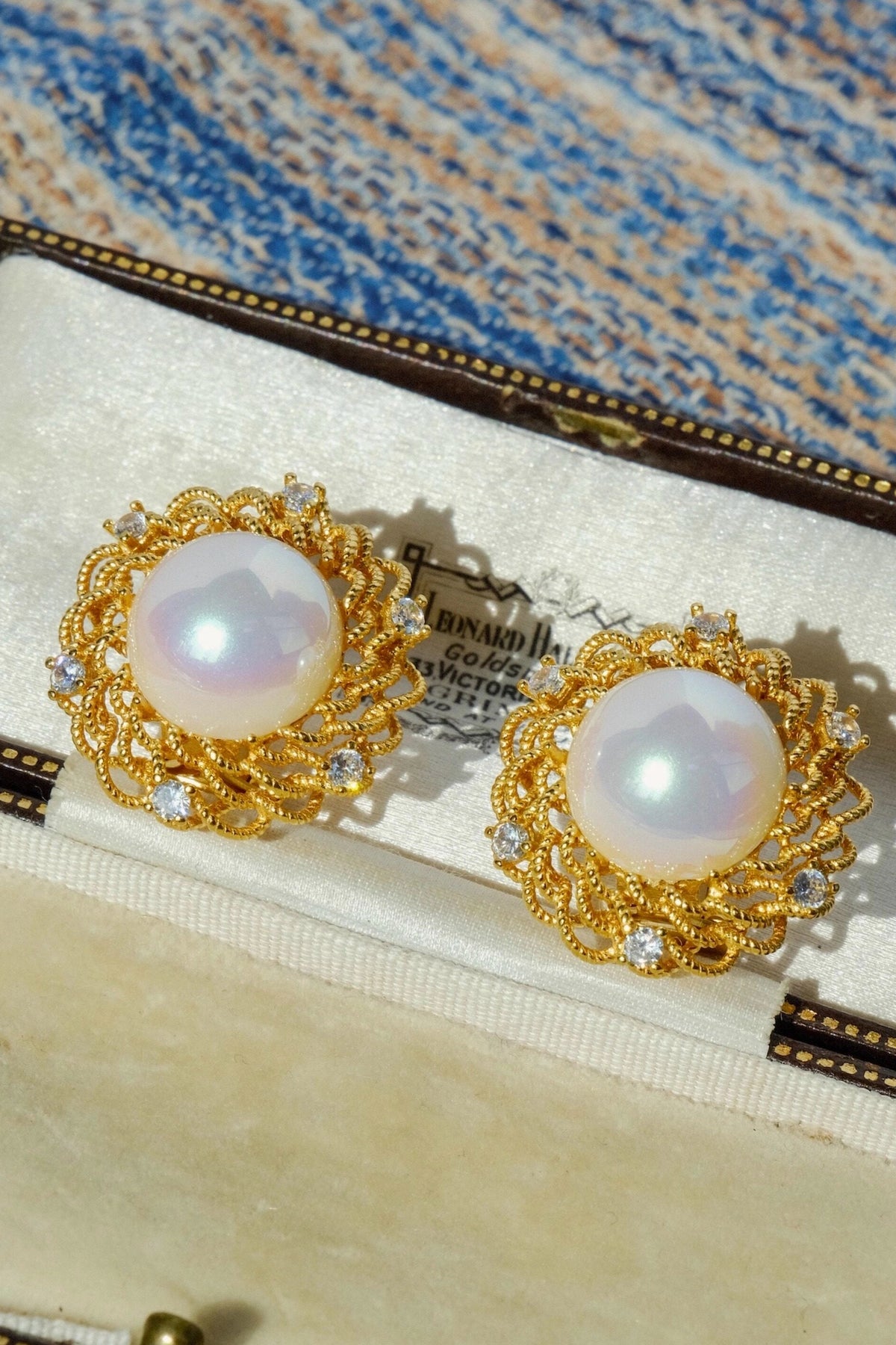 Vintage Filigree Pearl Earrings [2YX42Z4I]