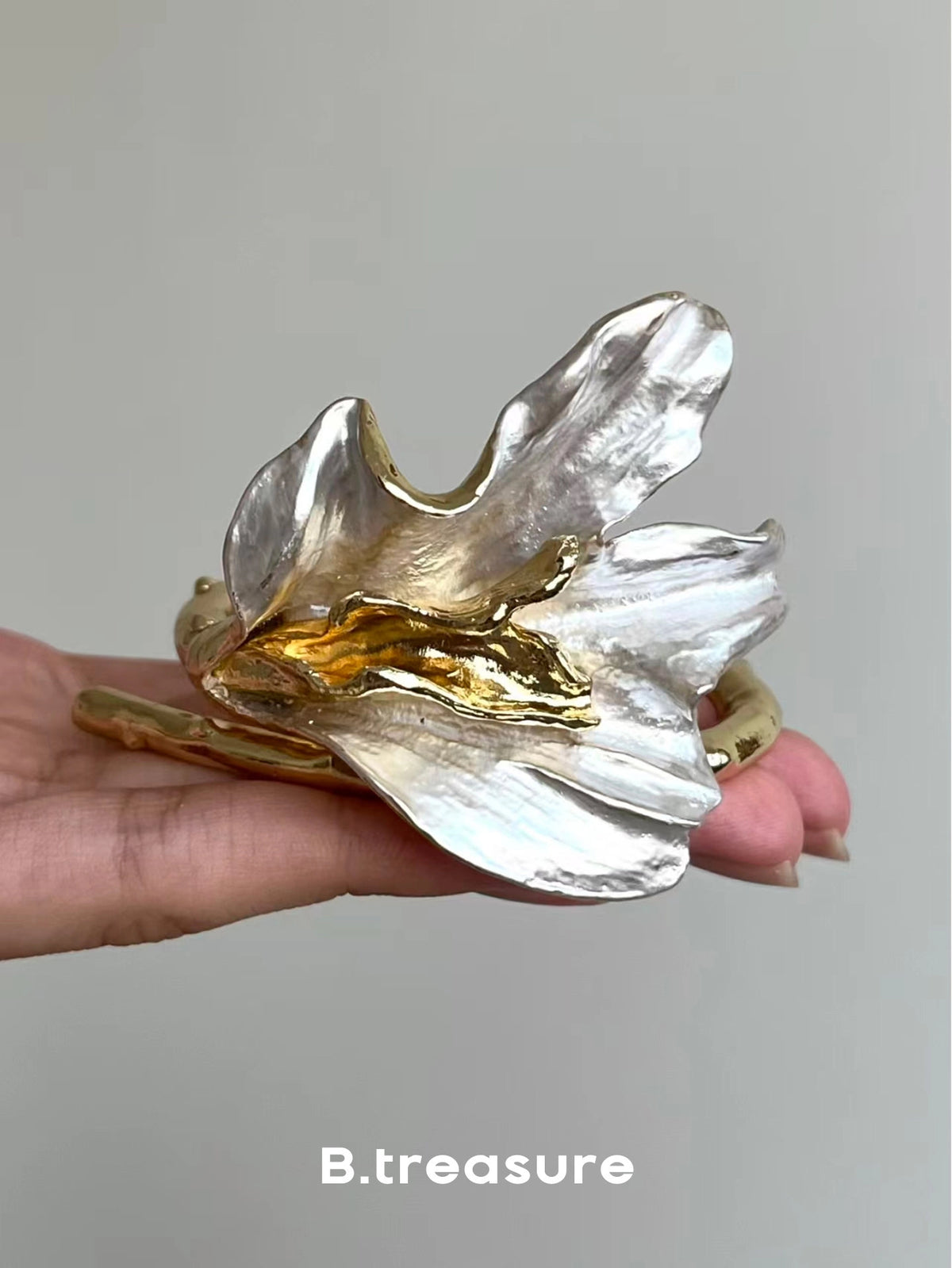 Vintage Floral Relief Bangle Bracelet [9DZXRHED]