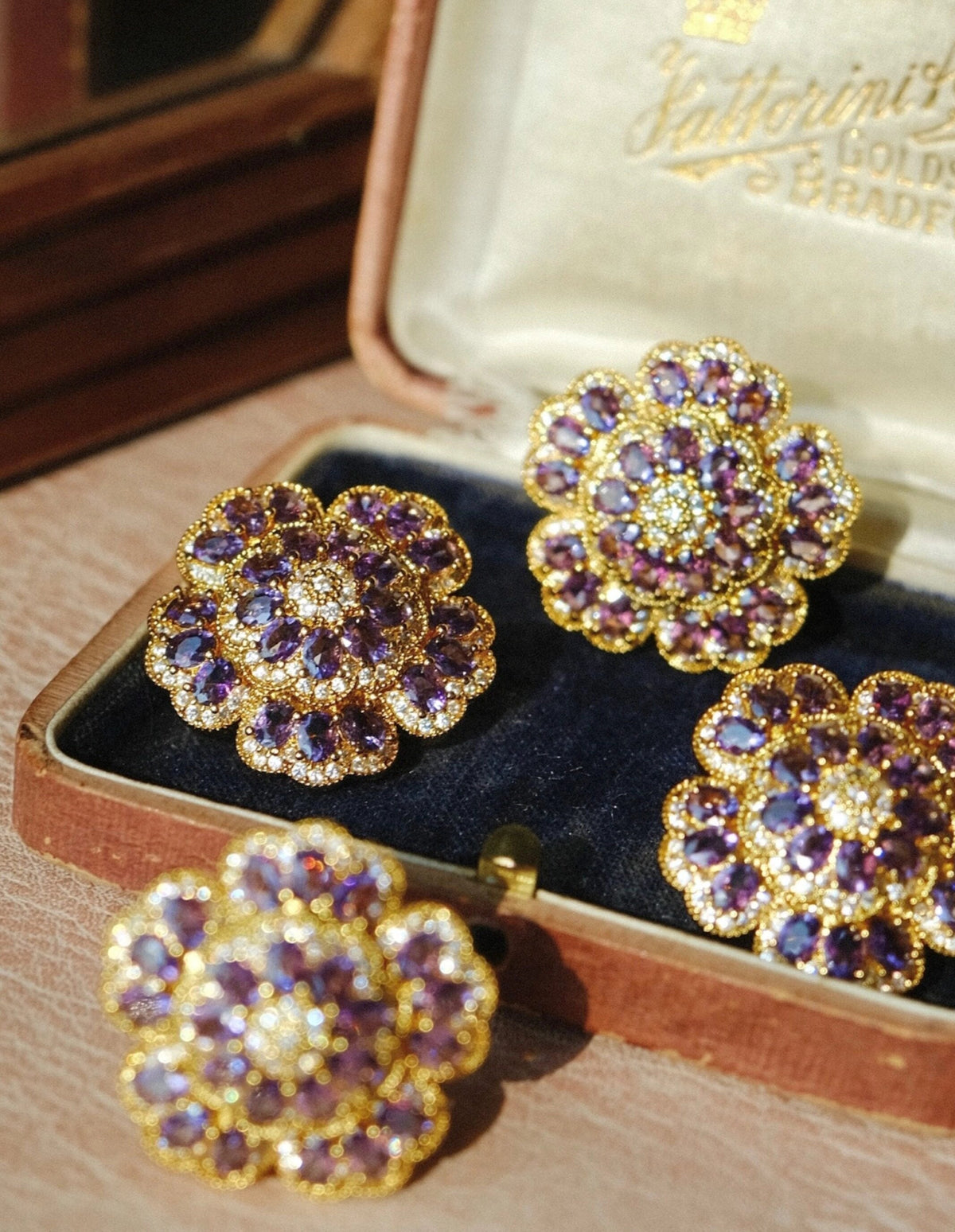 Vintage Flower Stud Earrings [ML8I5D8M]