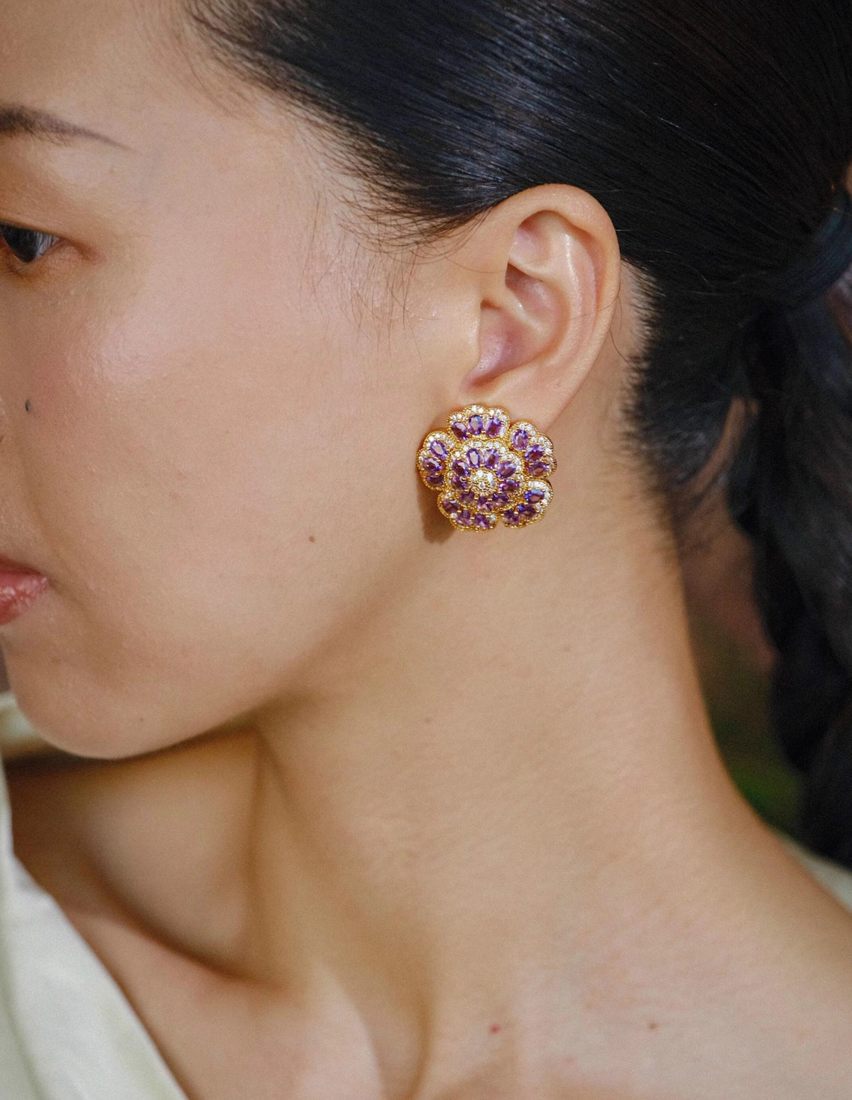 Vintage Flower Stud Earrings [V8NTGRQX]