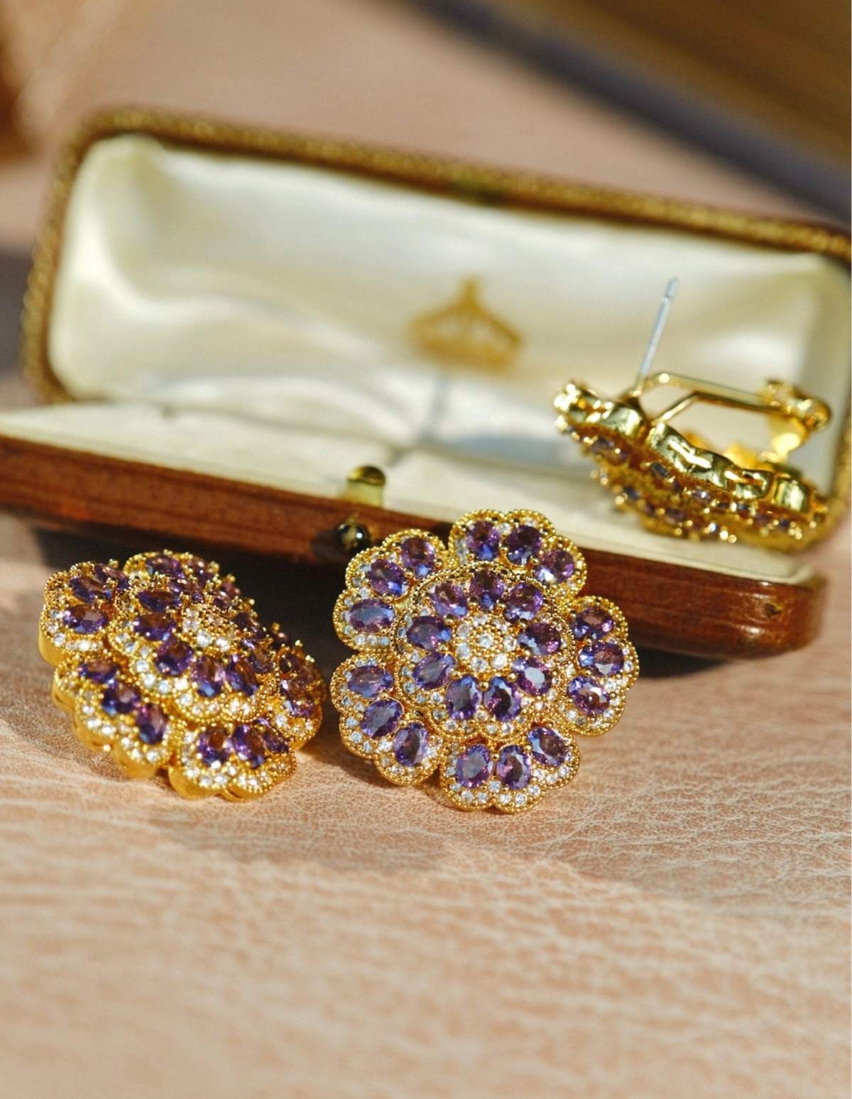 Vintage Flower Stud Earrings [VX7NLBI8]