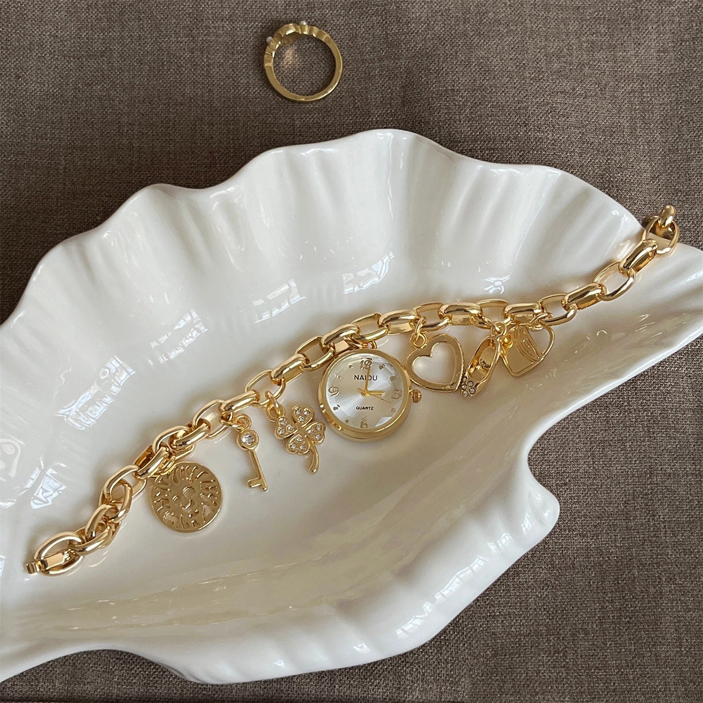 Vintage Heart Pendant Bracelet Watch [15WV4C9V]