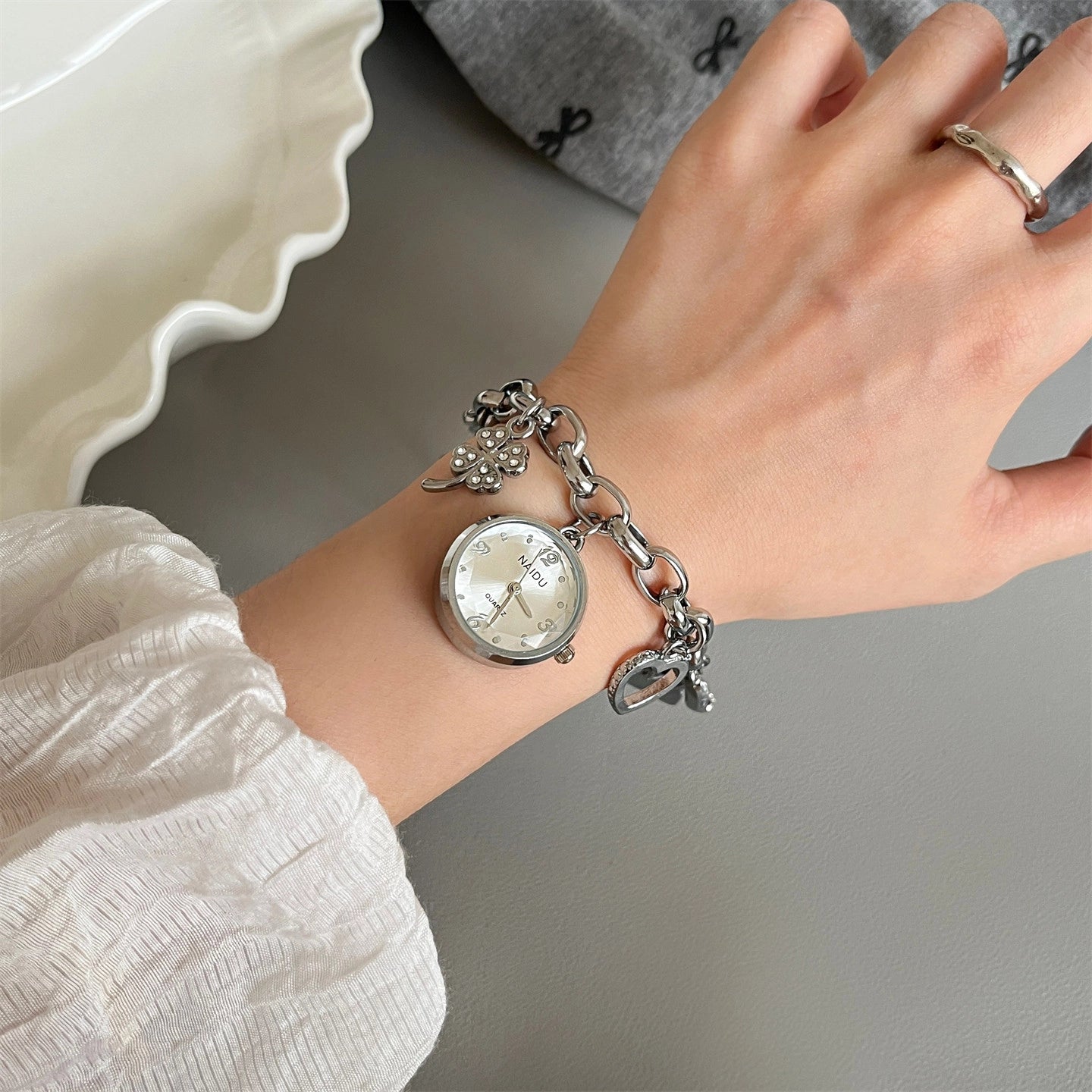 Vintage Heart Pendant Bracelet Watch [INTXR16G]
