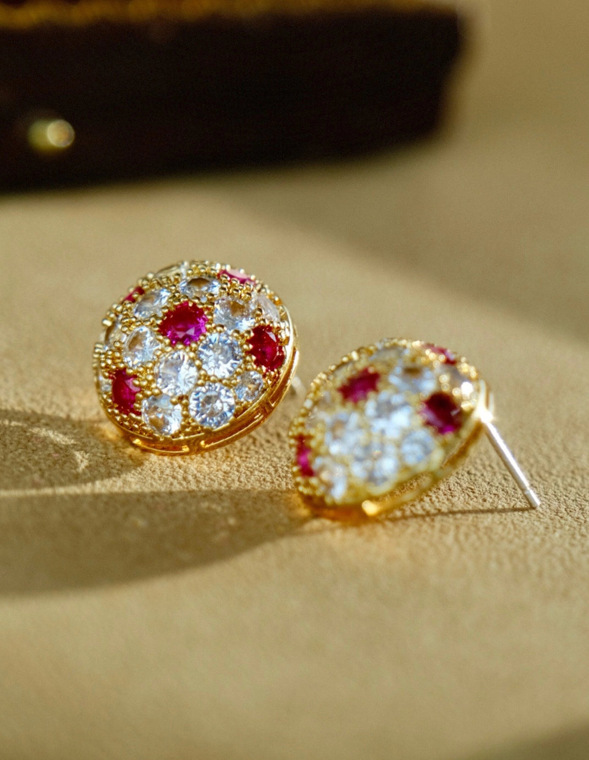 Vintage Hollow-Out Dome Earrings [NGJATKIK]