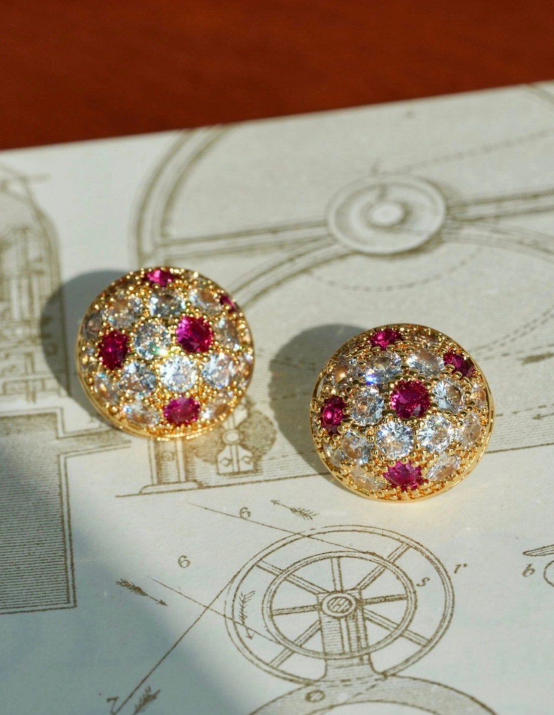 Vintage Hollow-Out Dome Earrings [EP9T554G]