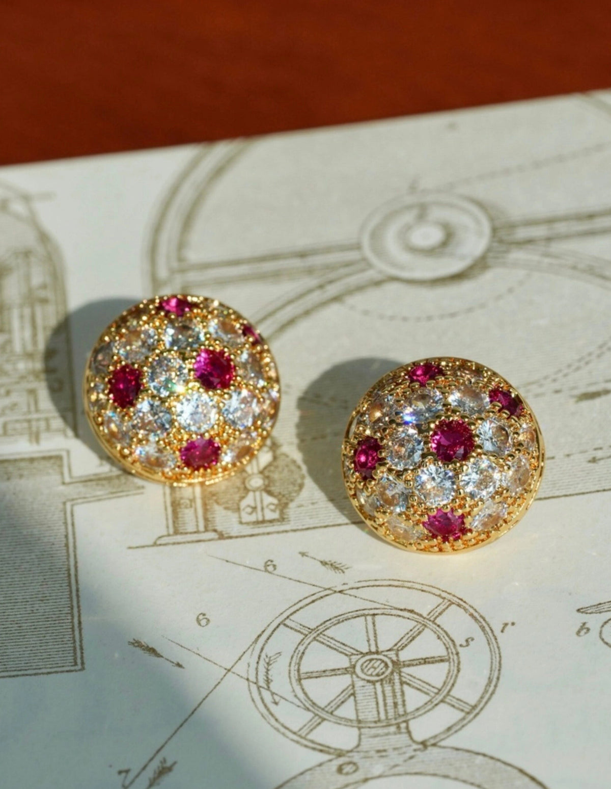 Vintage Hollow-Out Dome Earrings [8G7CACN8]