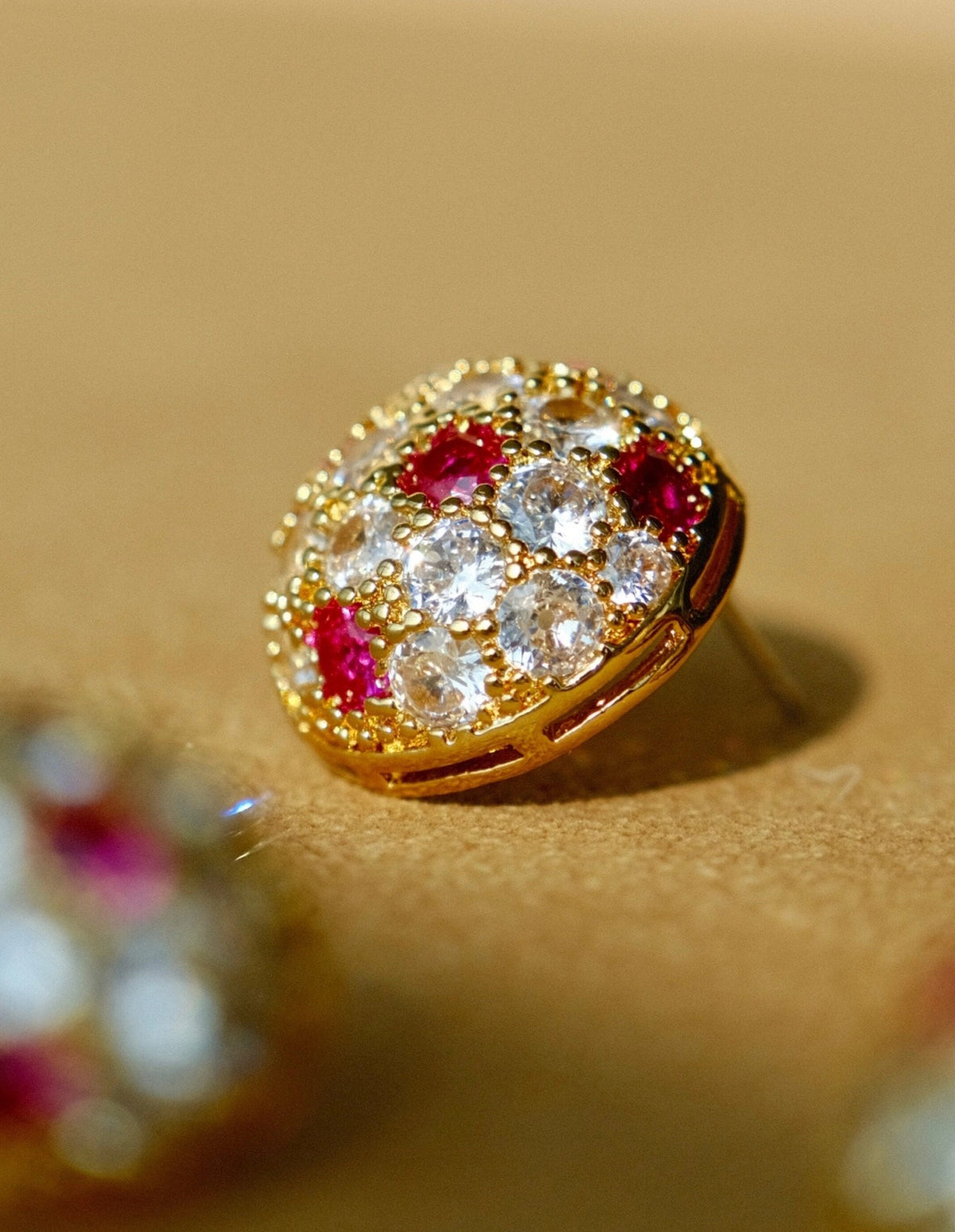 Vintage Hollow-Out Dome Earrings [F6V2SDJT]