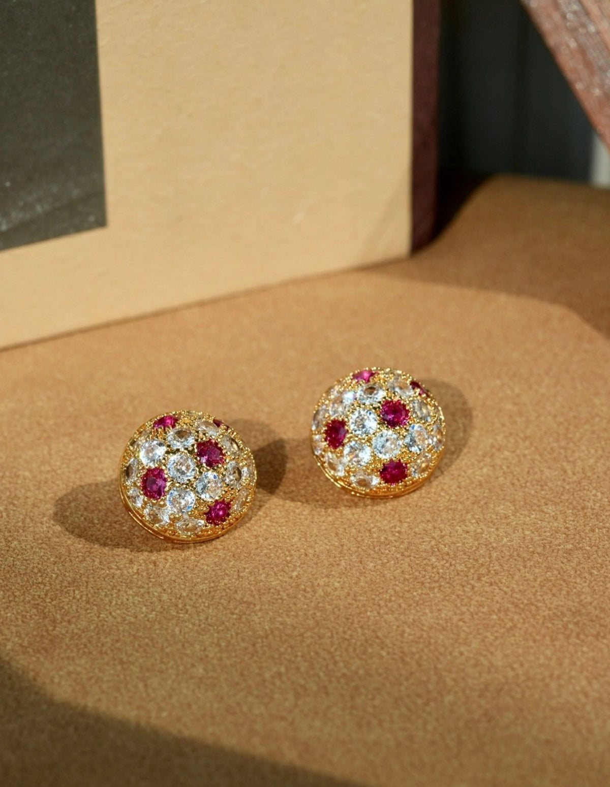 Vintage Hollow-Out Dome Earrings [MVZRHL9P]