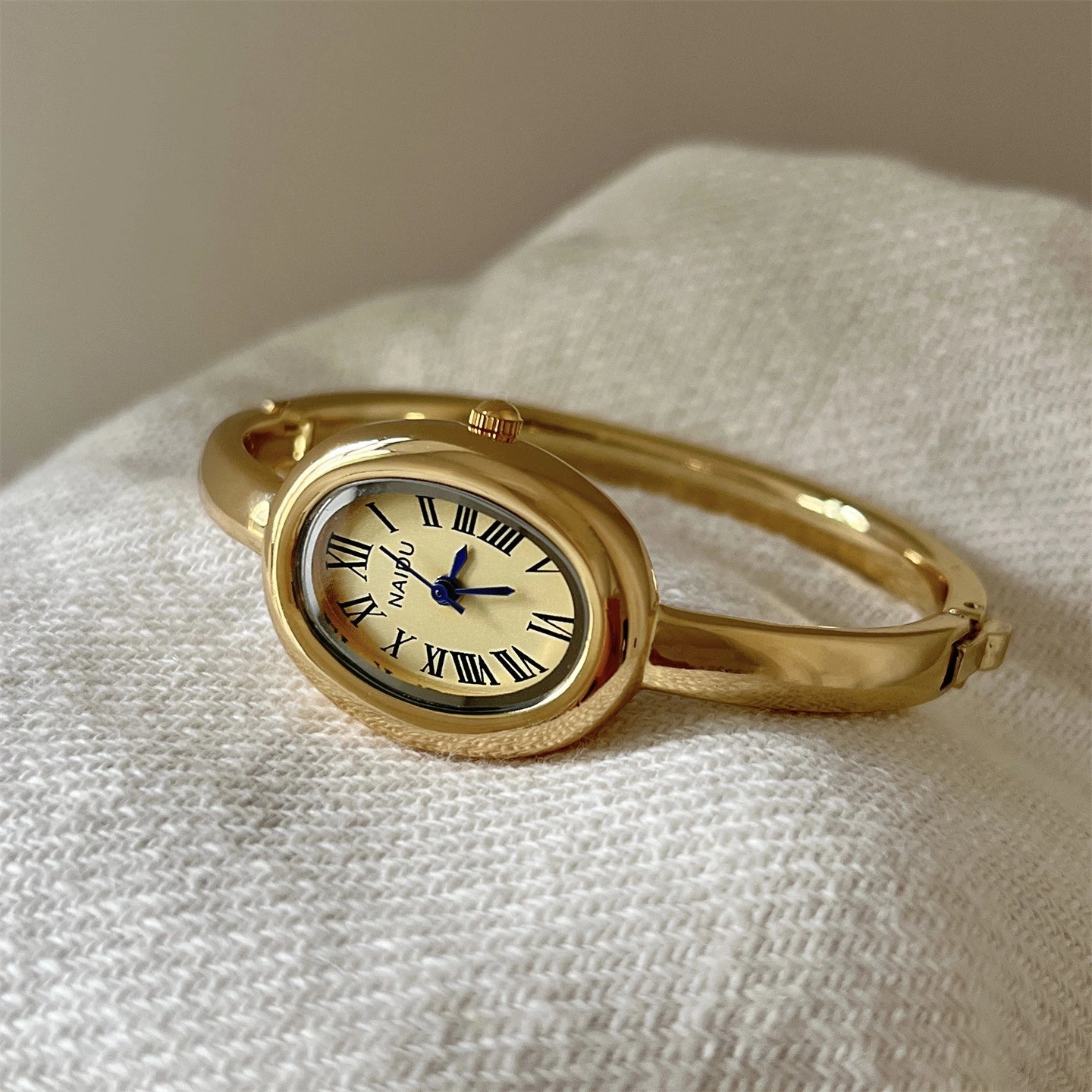 Vintage Inspired Bangle Watch [0MB4ER5X]