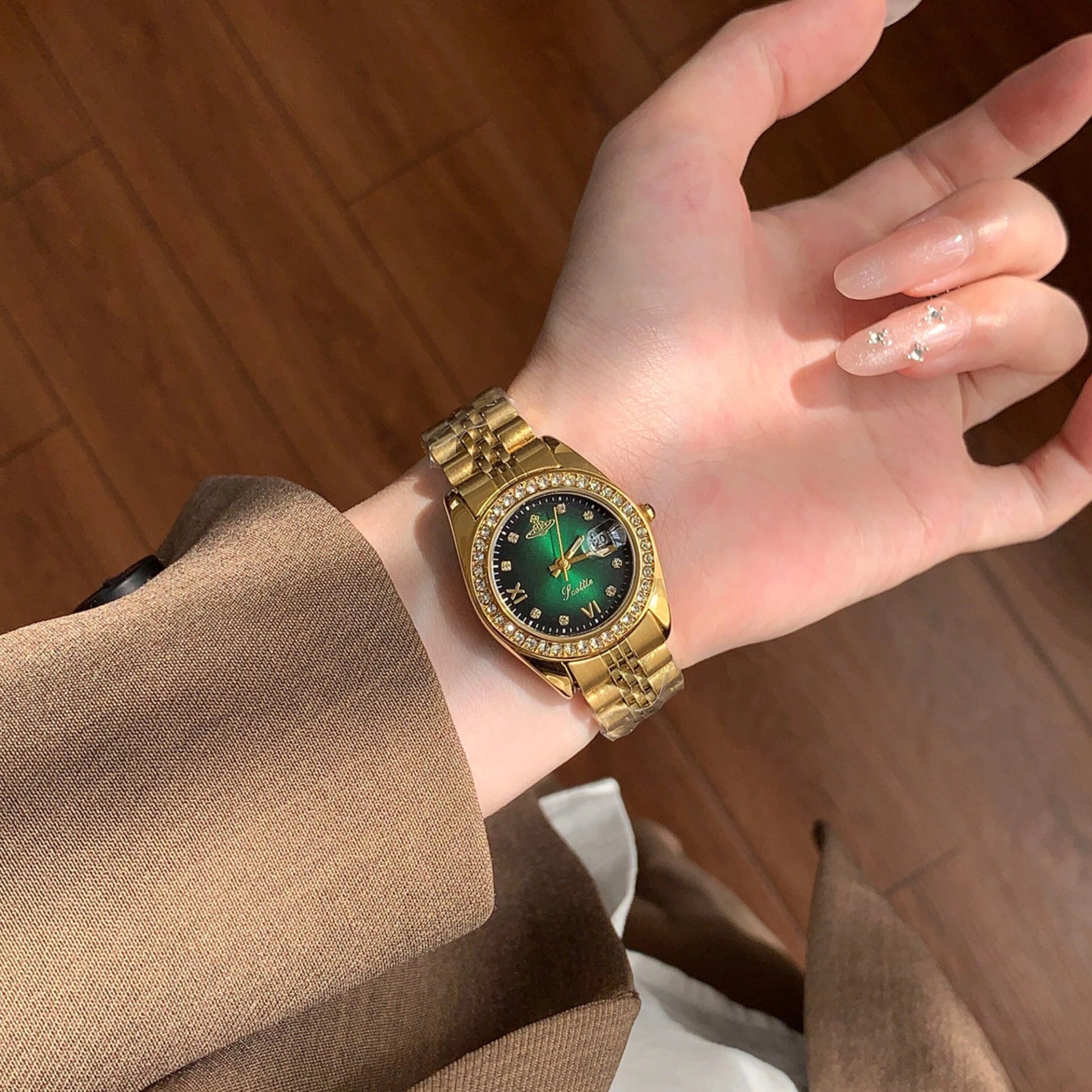 Vintage Inspired Round Bracelet Watch [6SXV6R2V]