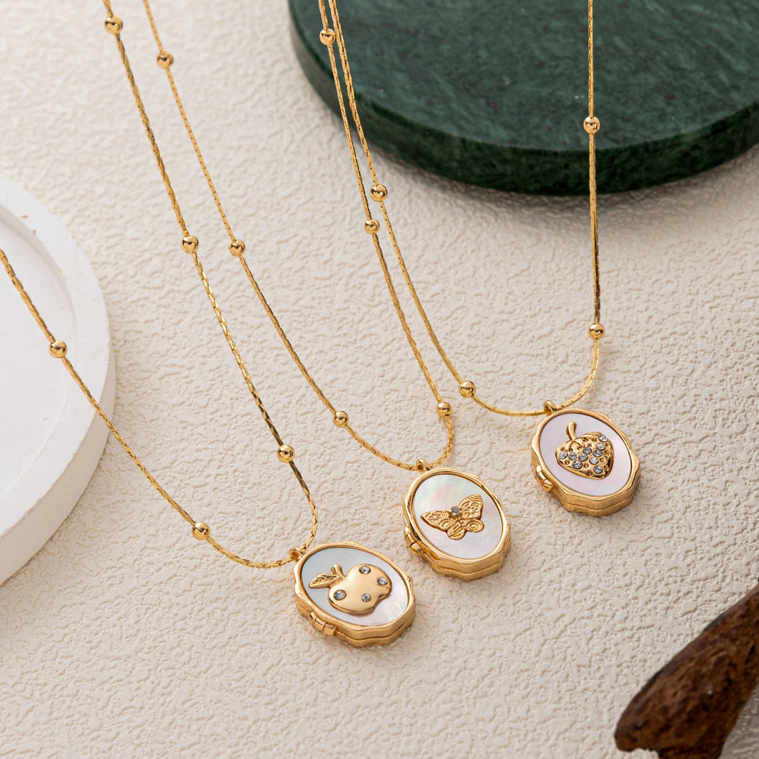 Vintage Locket Pendant Necklace [FPM7NZ7O]