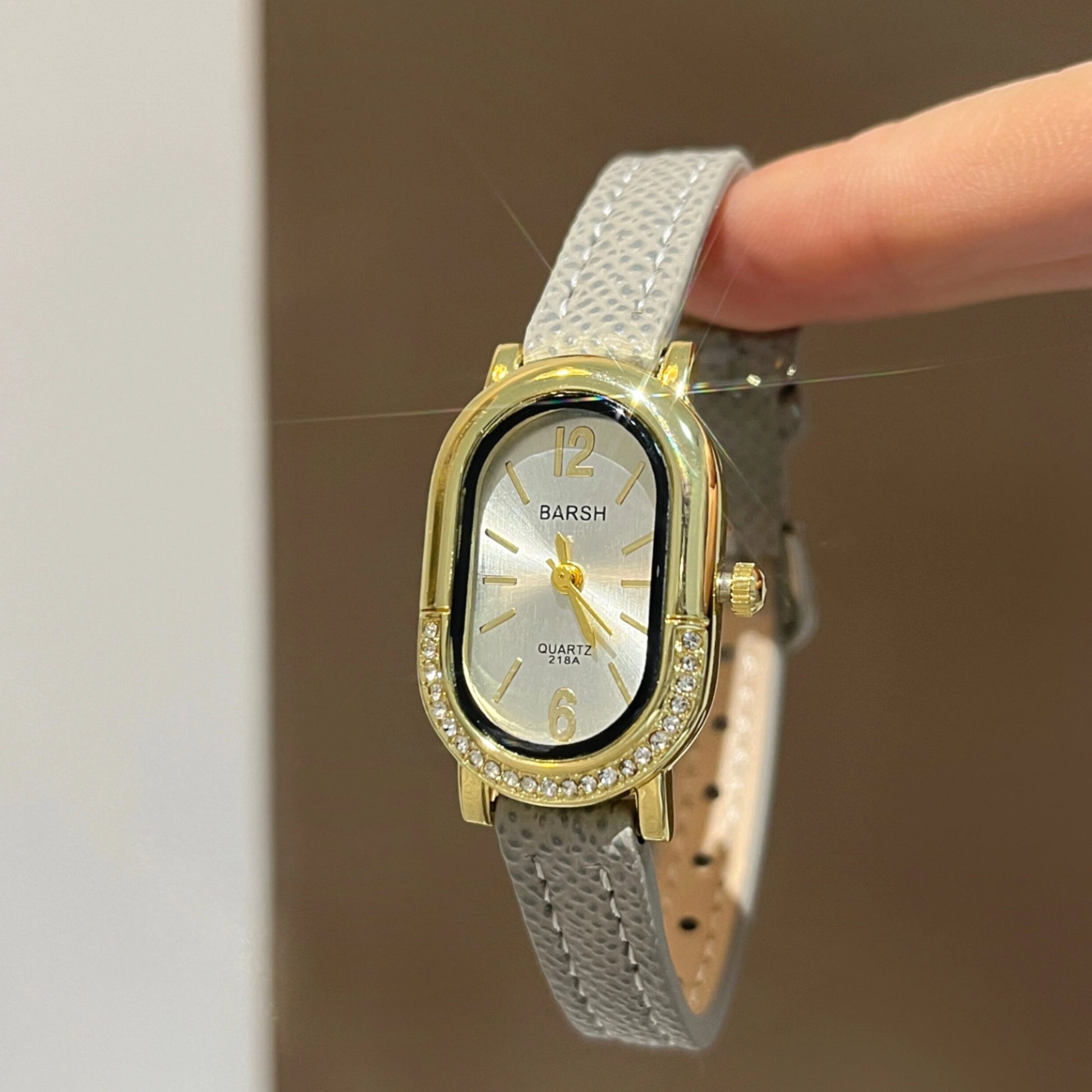 Vintage Oval Dial Leather Watch [DHZ4RJFI]