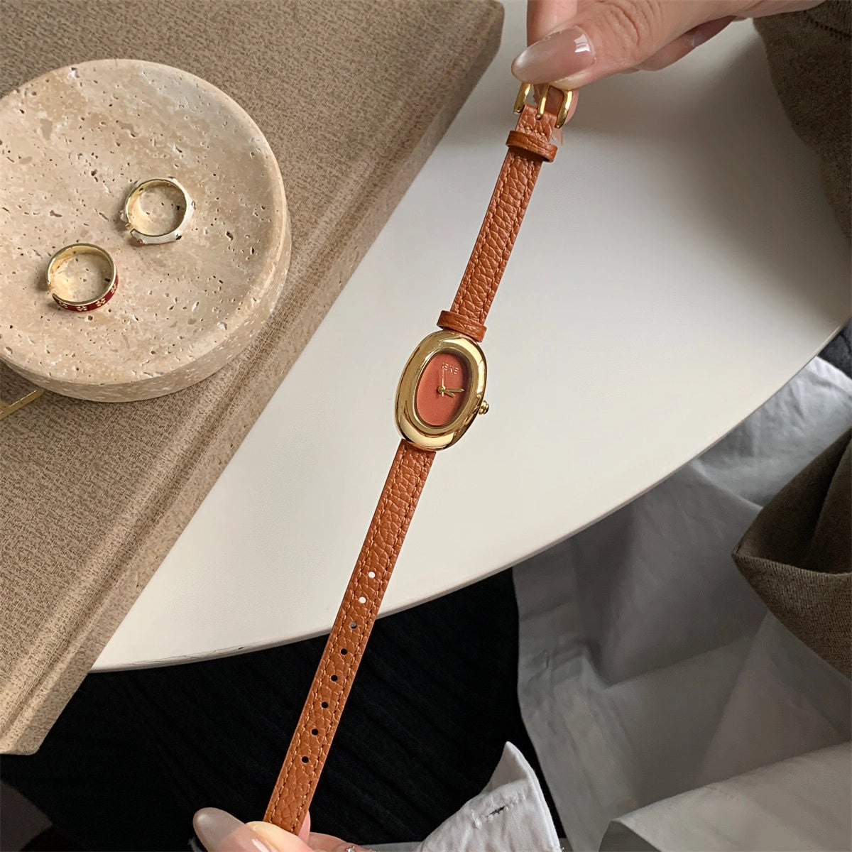 Vintage Oval Dial Leather Watch [ZEL9S63B]