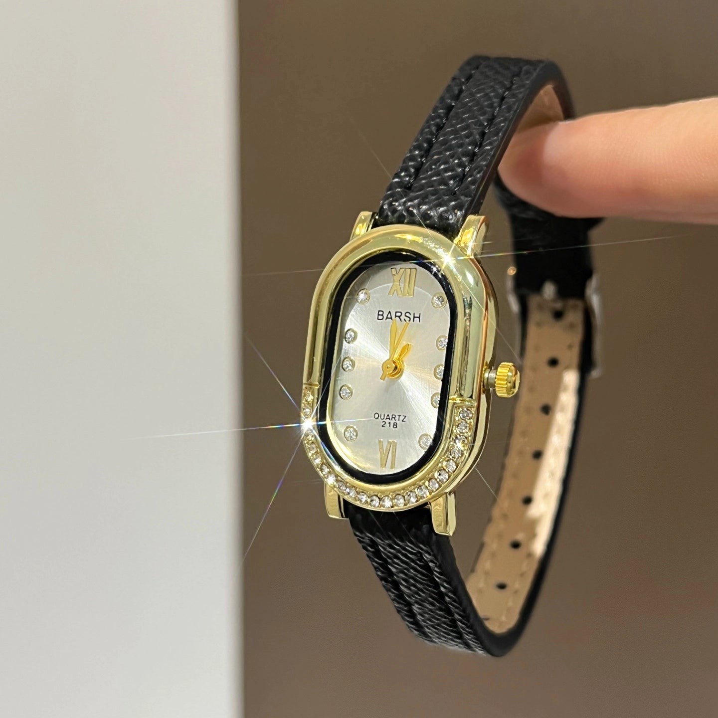Vintage Oval Dial Leather Watch [6L66FB25]