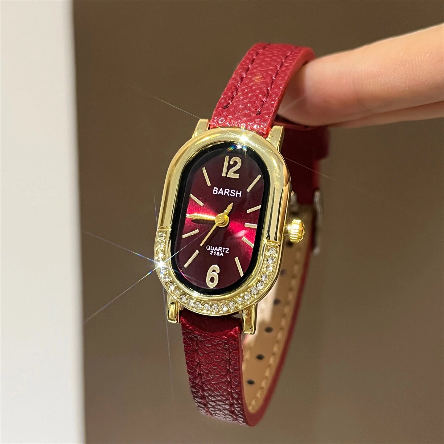 Vintage Oval Dial Leather Watch [HYBYZ7MW]