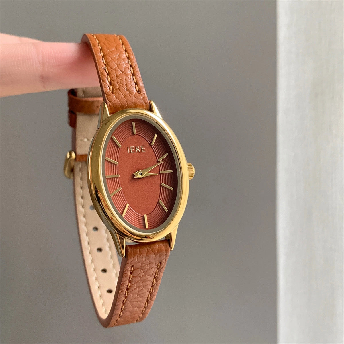 Vintage Oval Dial Leather Watch [783DC6HW]