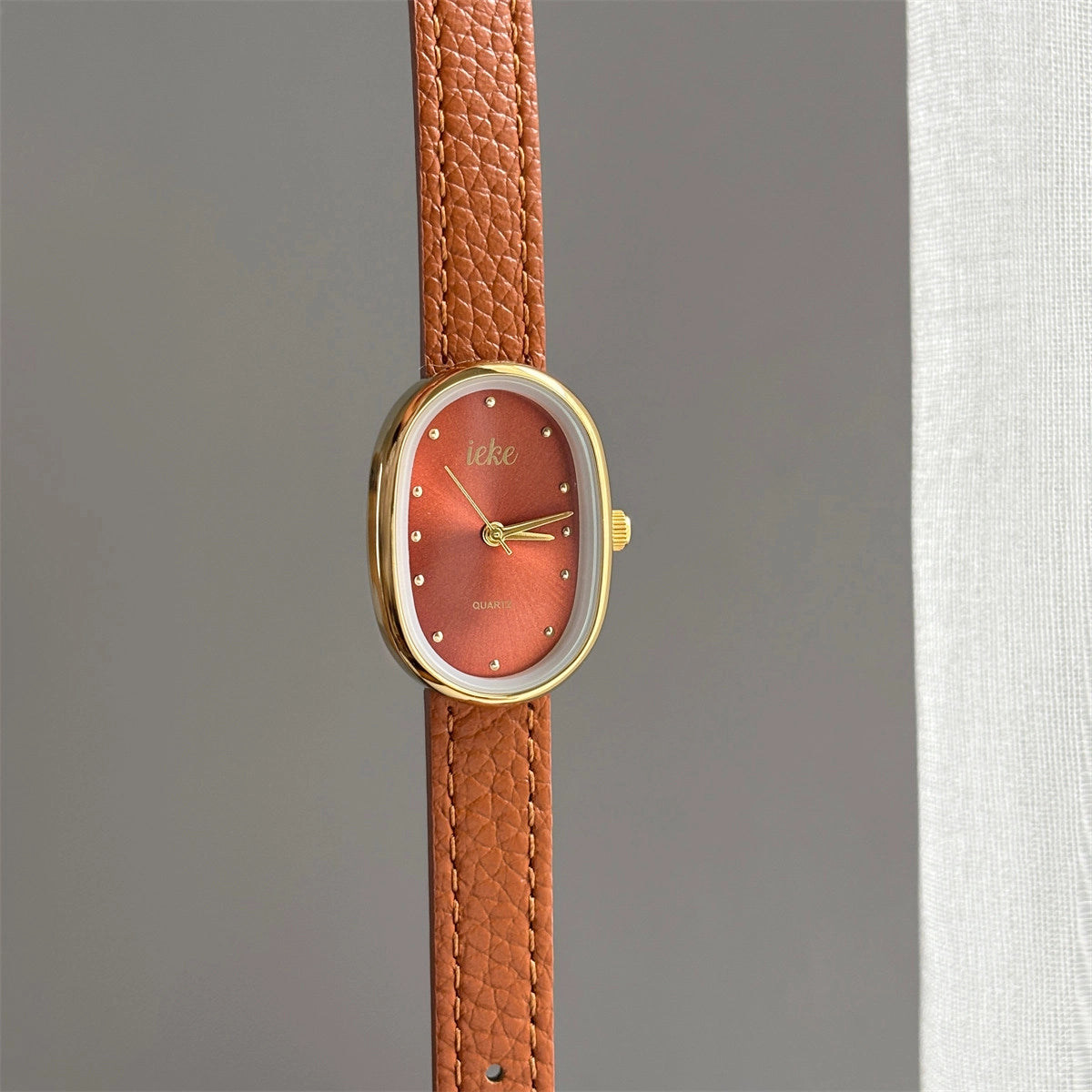 Vintage Oval Dial Leather Watch [4GXG0FWE]