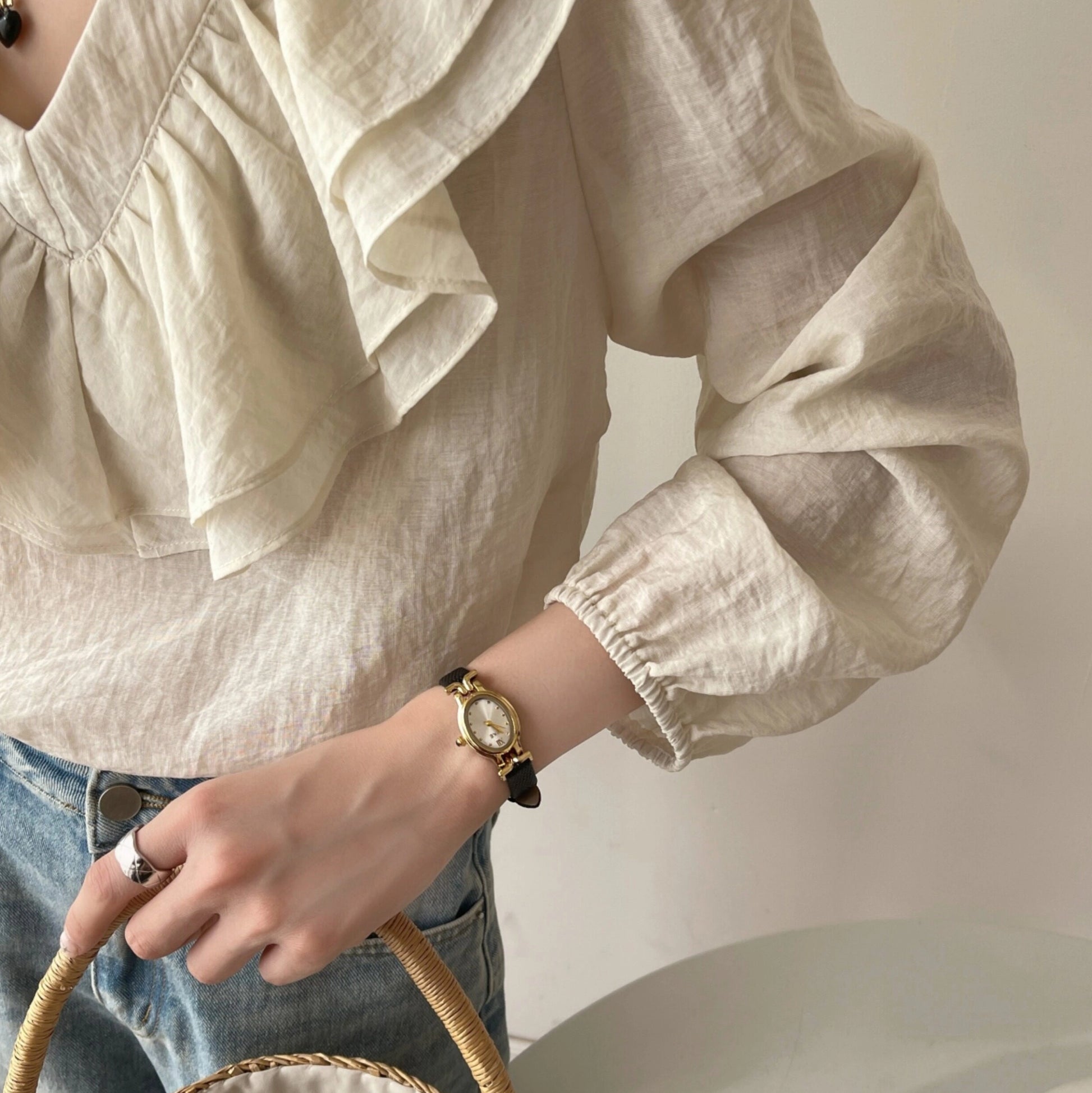 Vintage Oval Leather Strap Watch [B5T1ST4Z]