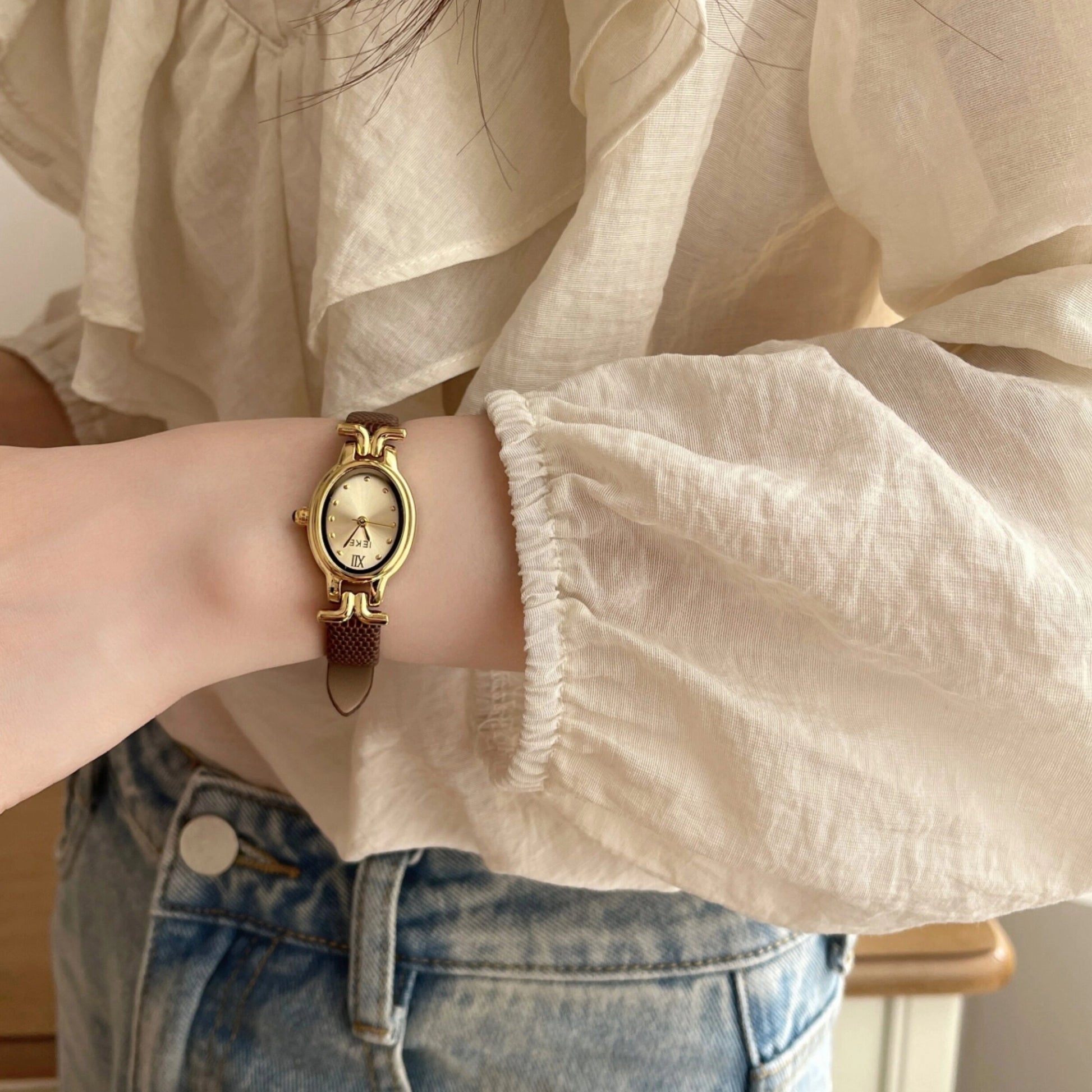 Vintage Oval Leather Strap Watch [JE6MA5DA]