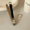 Vintage Oval Leather Strap Watch [CI3R2RF6]