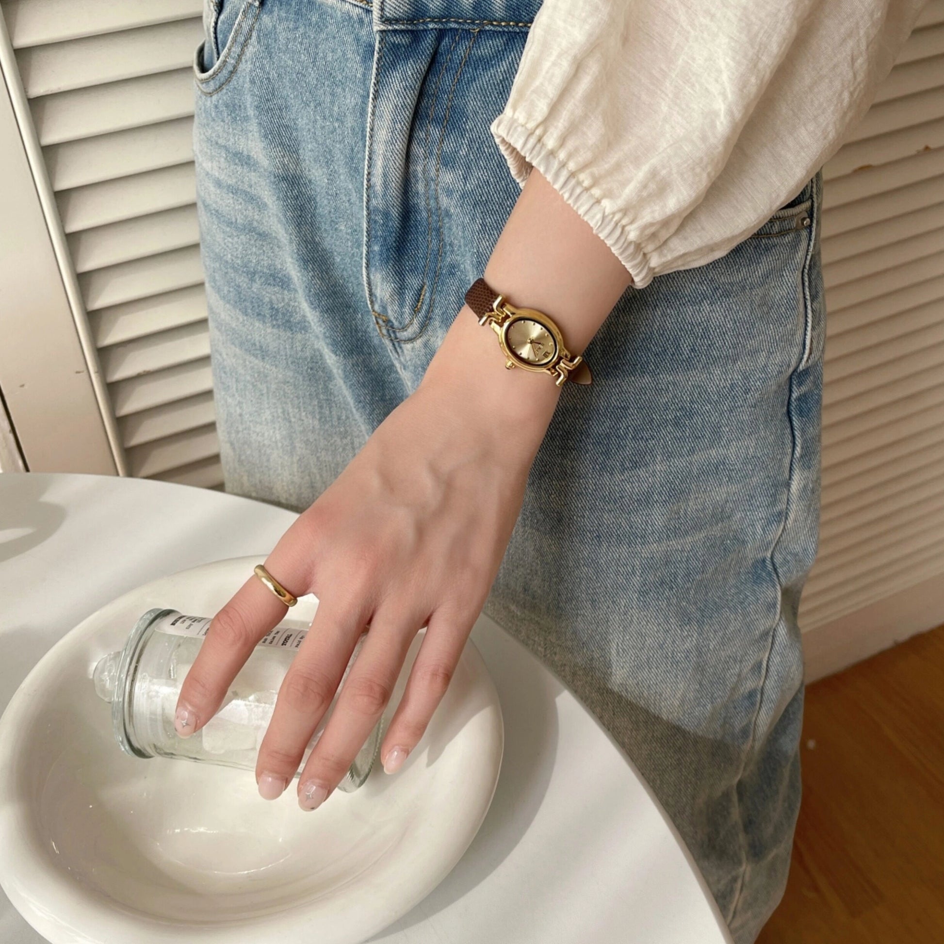Vintage Oval Leather Strap Watch [AGD34YGW]