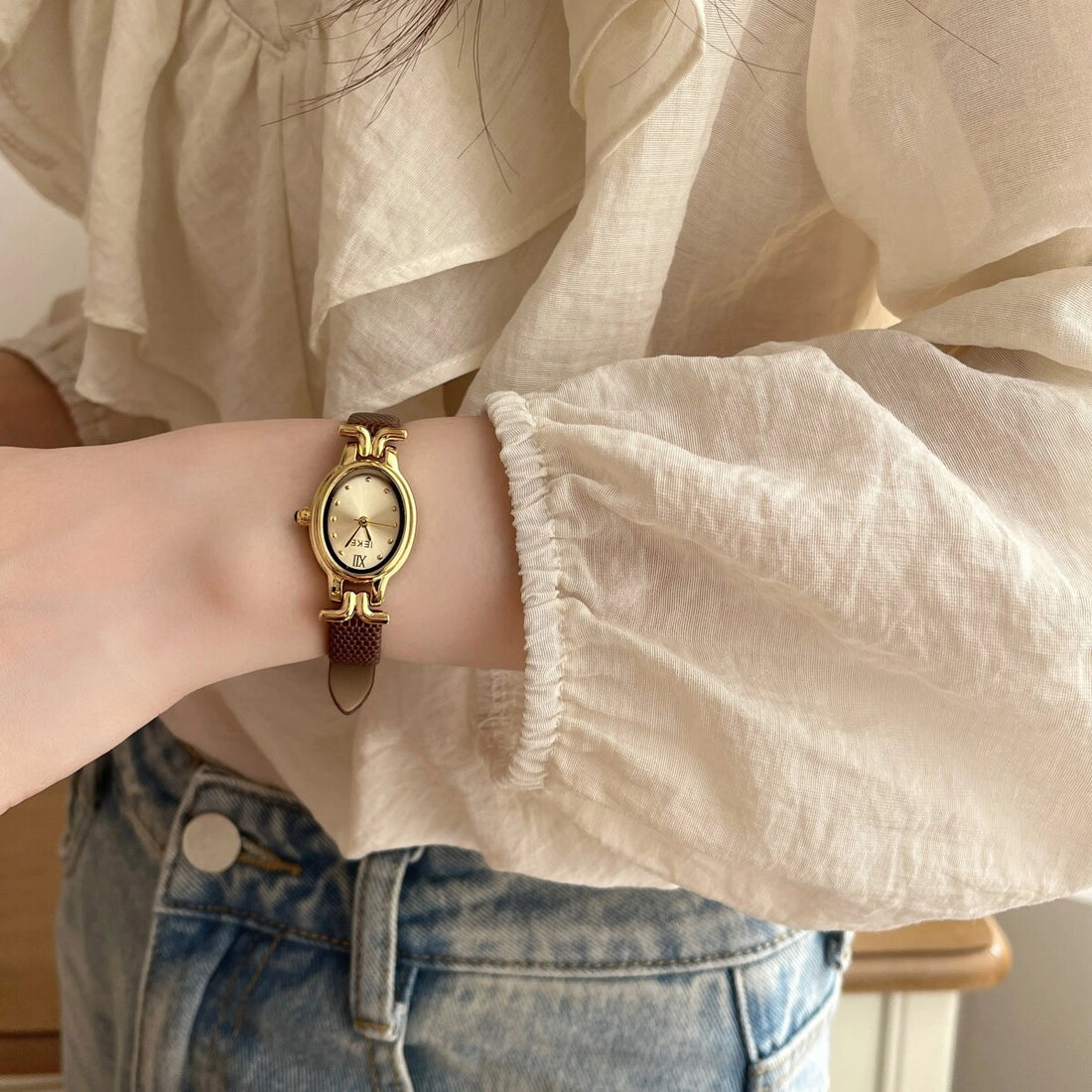 Vintage Oval Leather Strap Watch [JEDP0IHX]