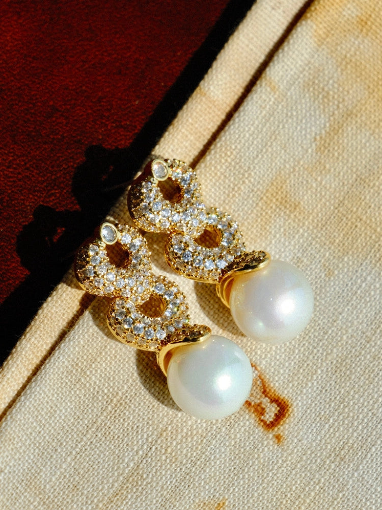 Vintage Pearl Drop Earrings [326ITW4Z]