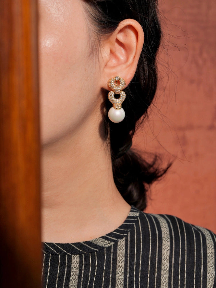 Vintage Pearl Drop Earrings [FXA98S4N]