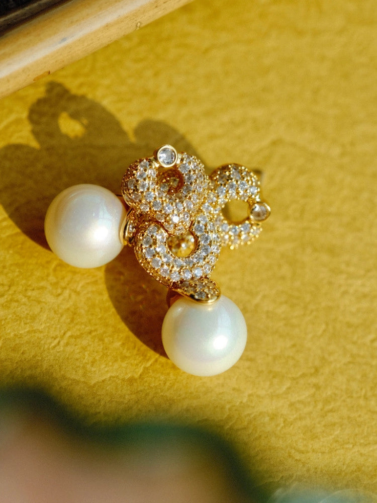 Vintage Pearl Drop Earrings [N6MKB7QQ]
