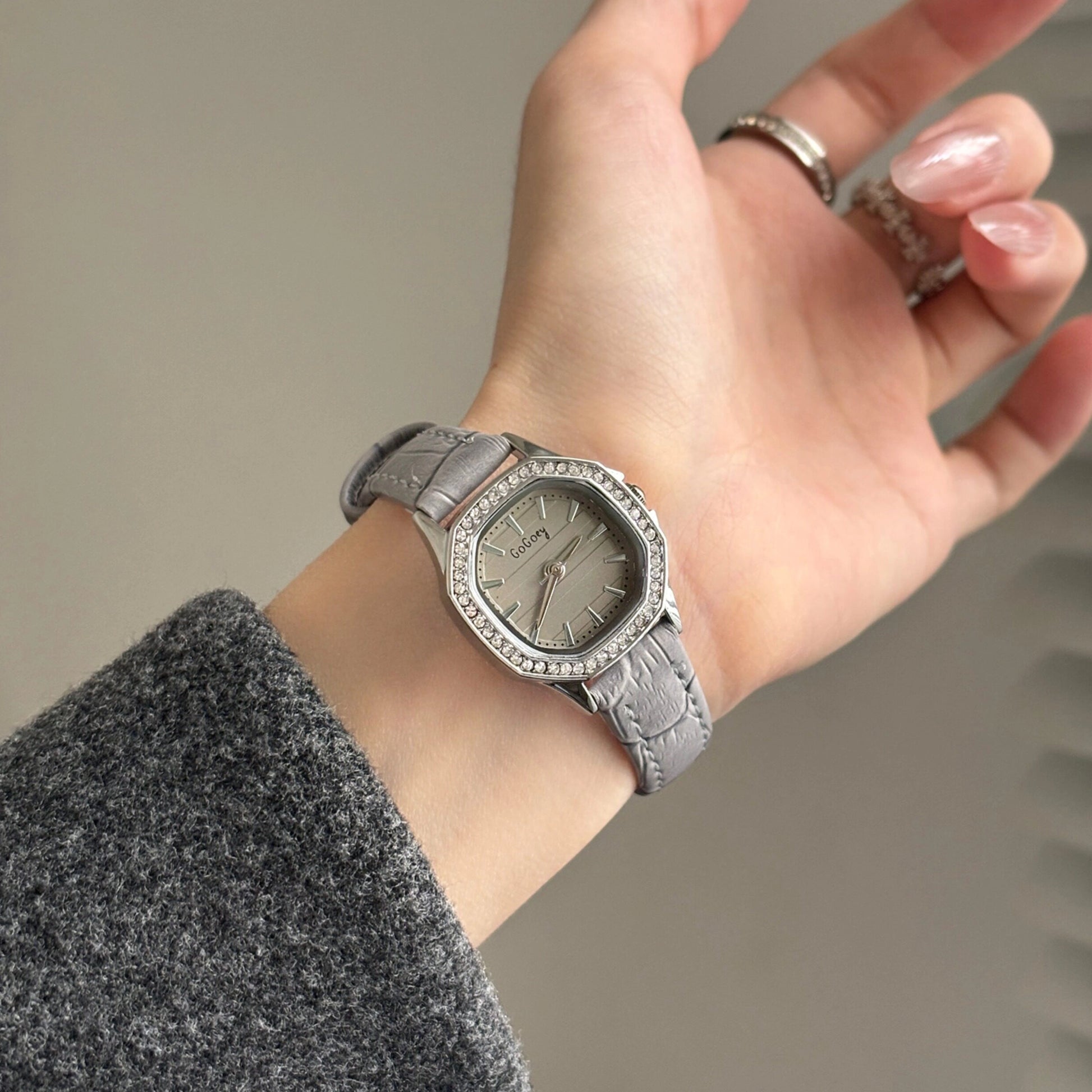 Vintage Polygonal Small Dial Watch [OYVKWD2N]