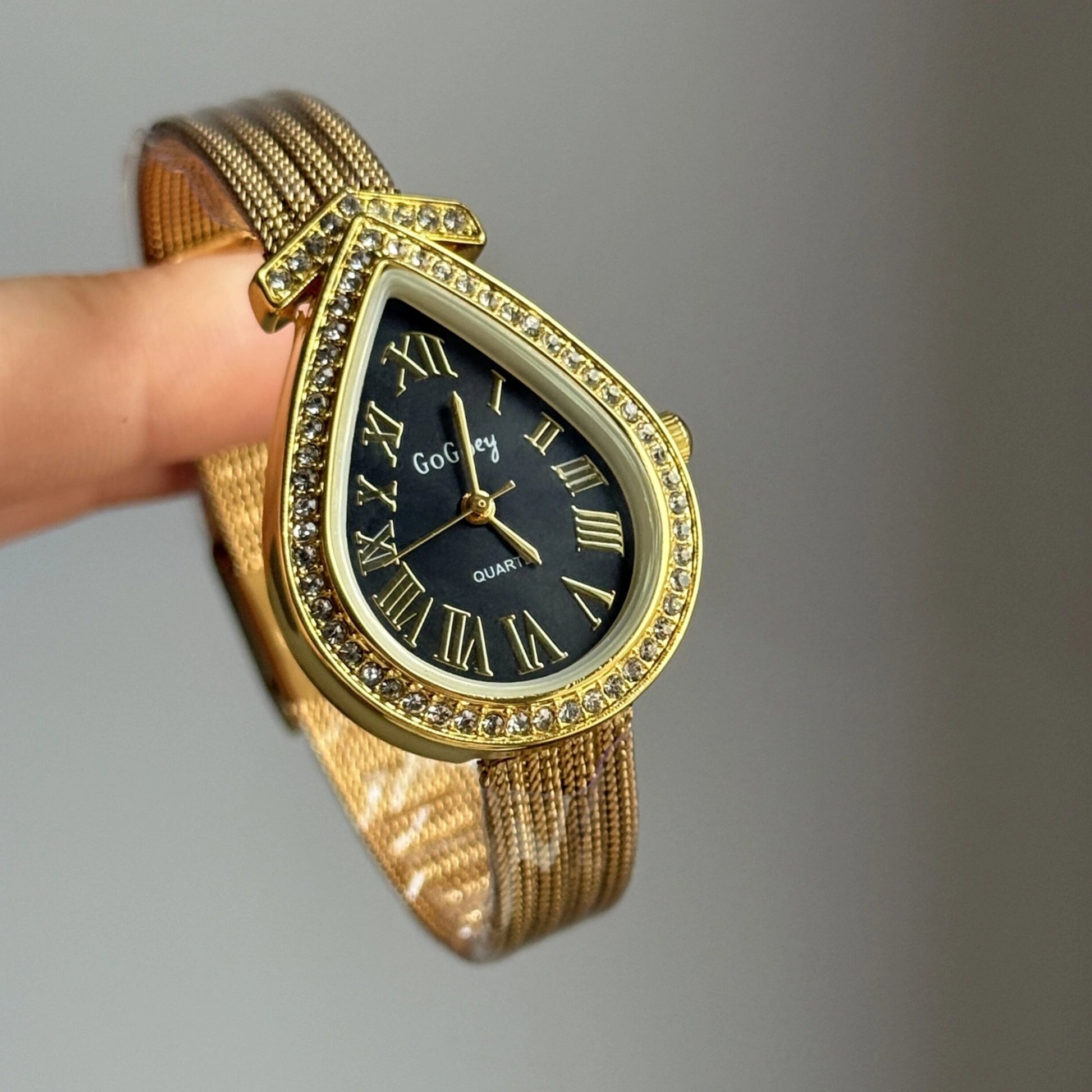 Vintage Roman Numeral Mesh Watch [C8RAJ0YK]
