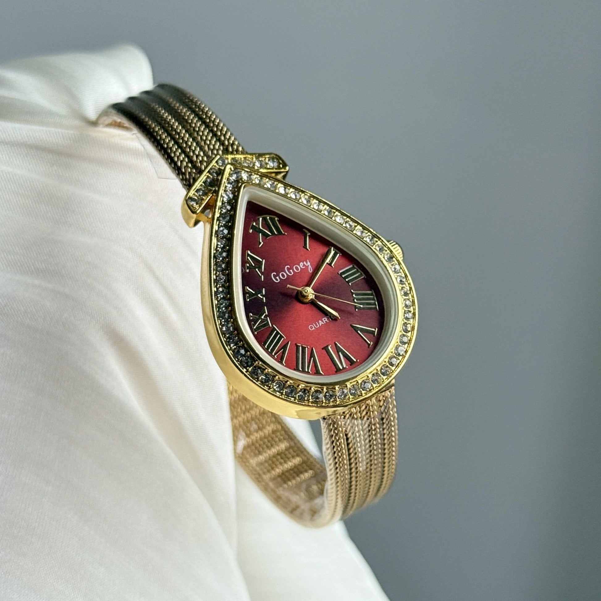 Vintage Roman Numeral Mesh Watch [0BUTK7AG]