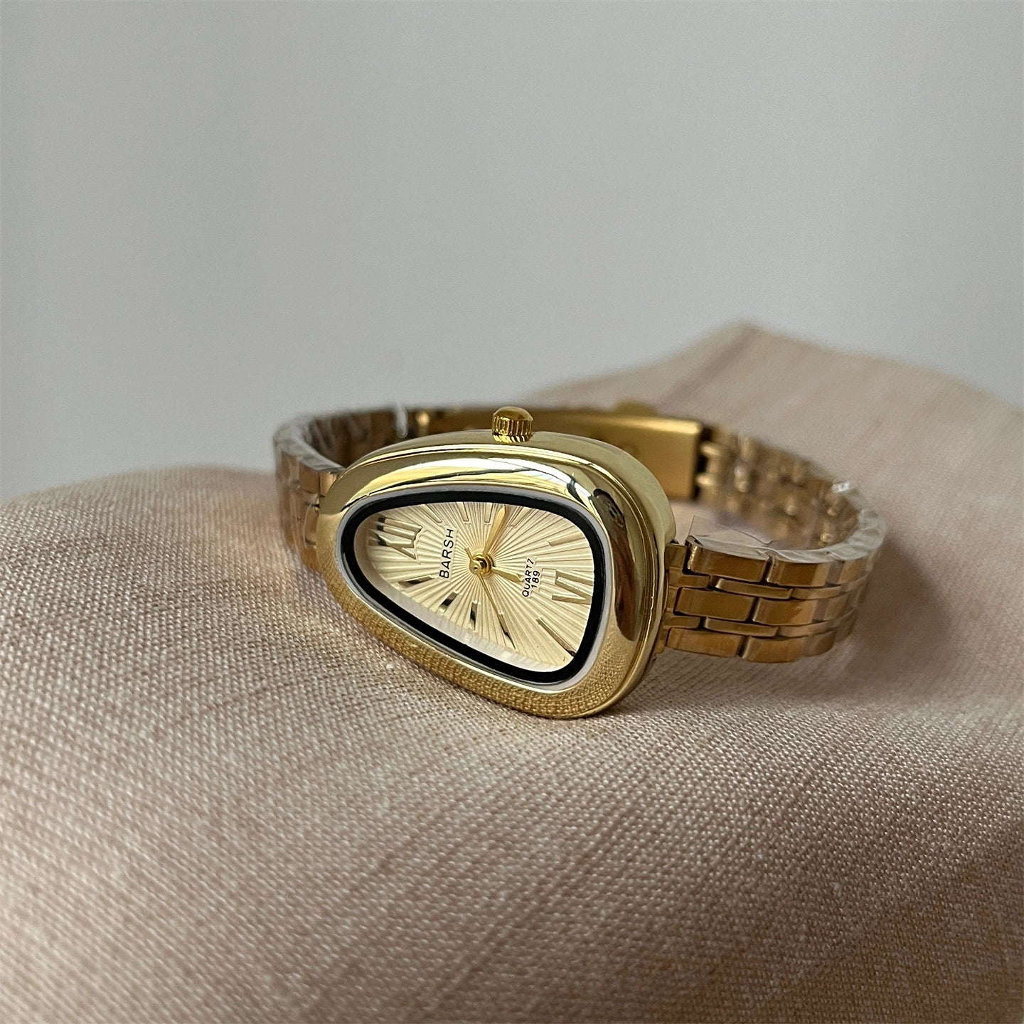 Vintage Snake Head Bracelet Watch [82OSP4E3]