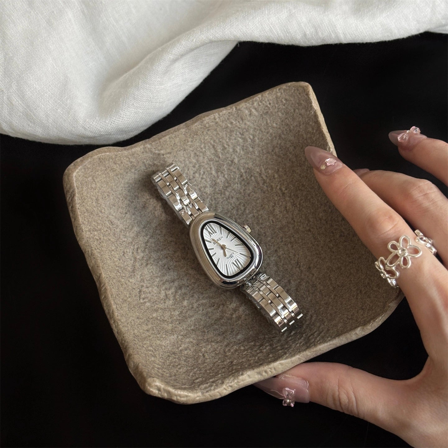 Vintage Snake Head Bracelet Watch [7SB91KMJ]