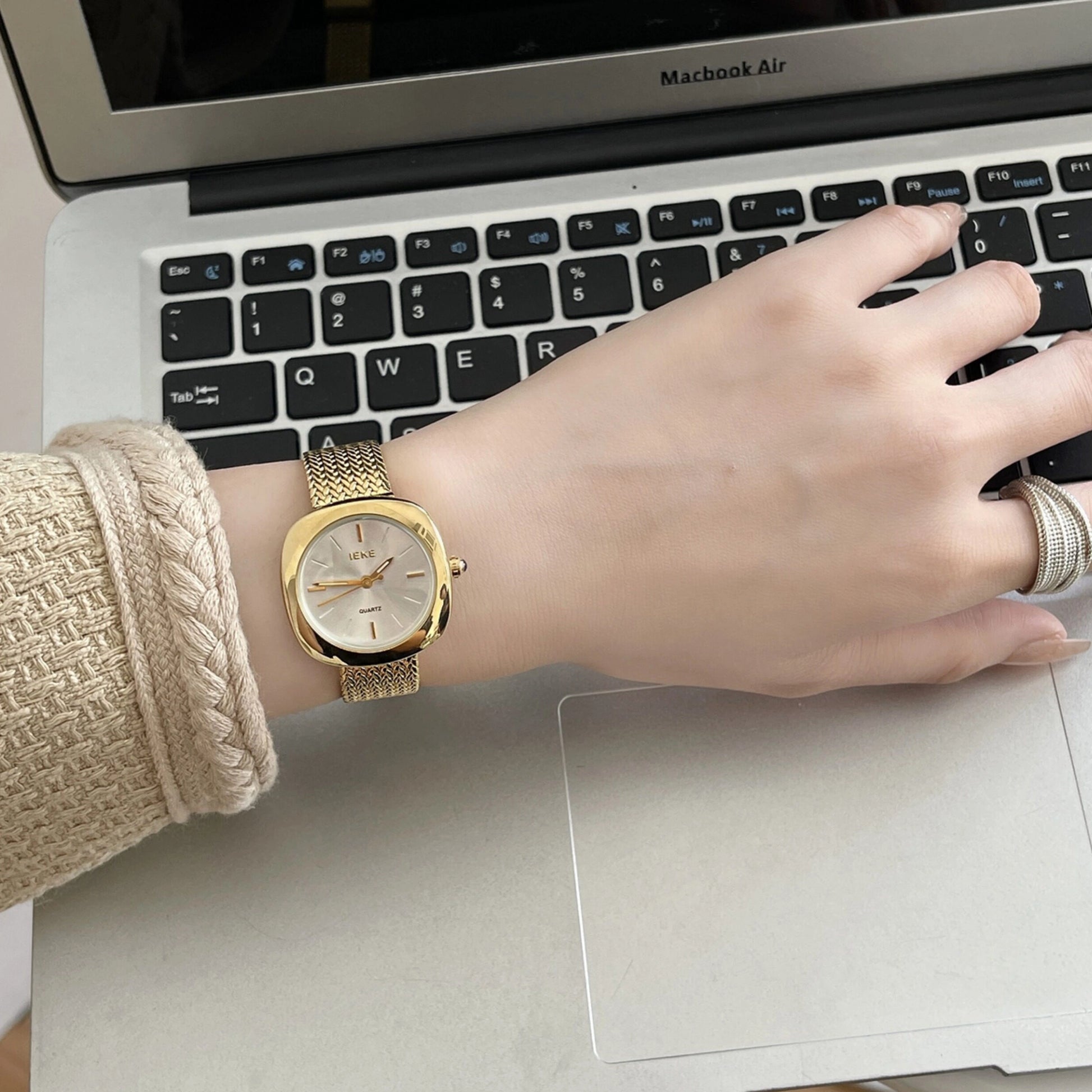 Vintage Square Bracelet Watch [O2EW5QHV]