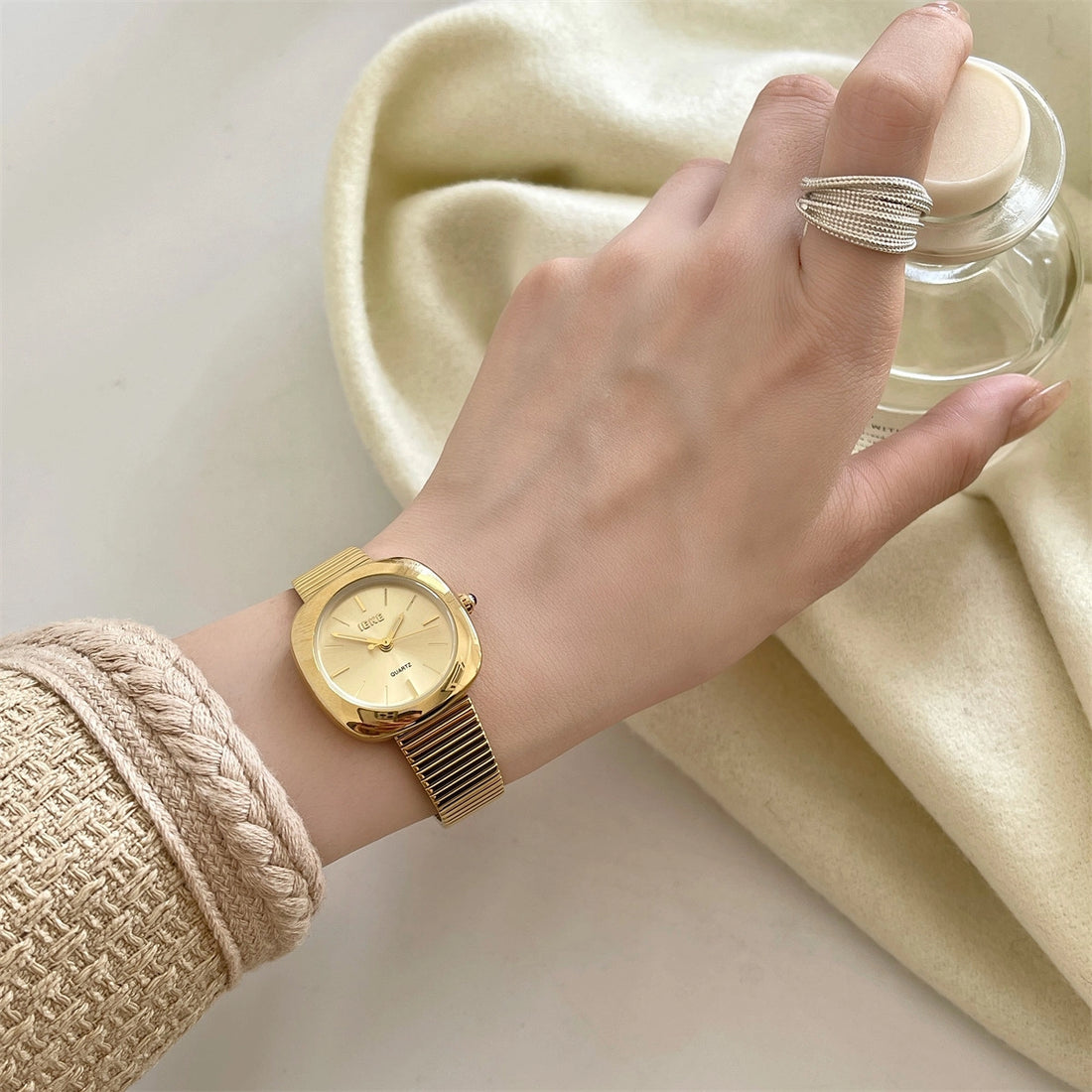 Vintage Square Bracelet Watch [YZV5LHEM]