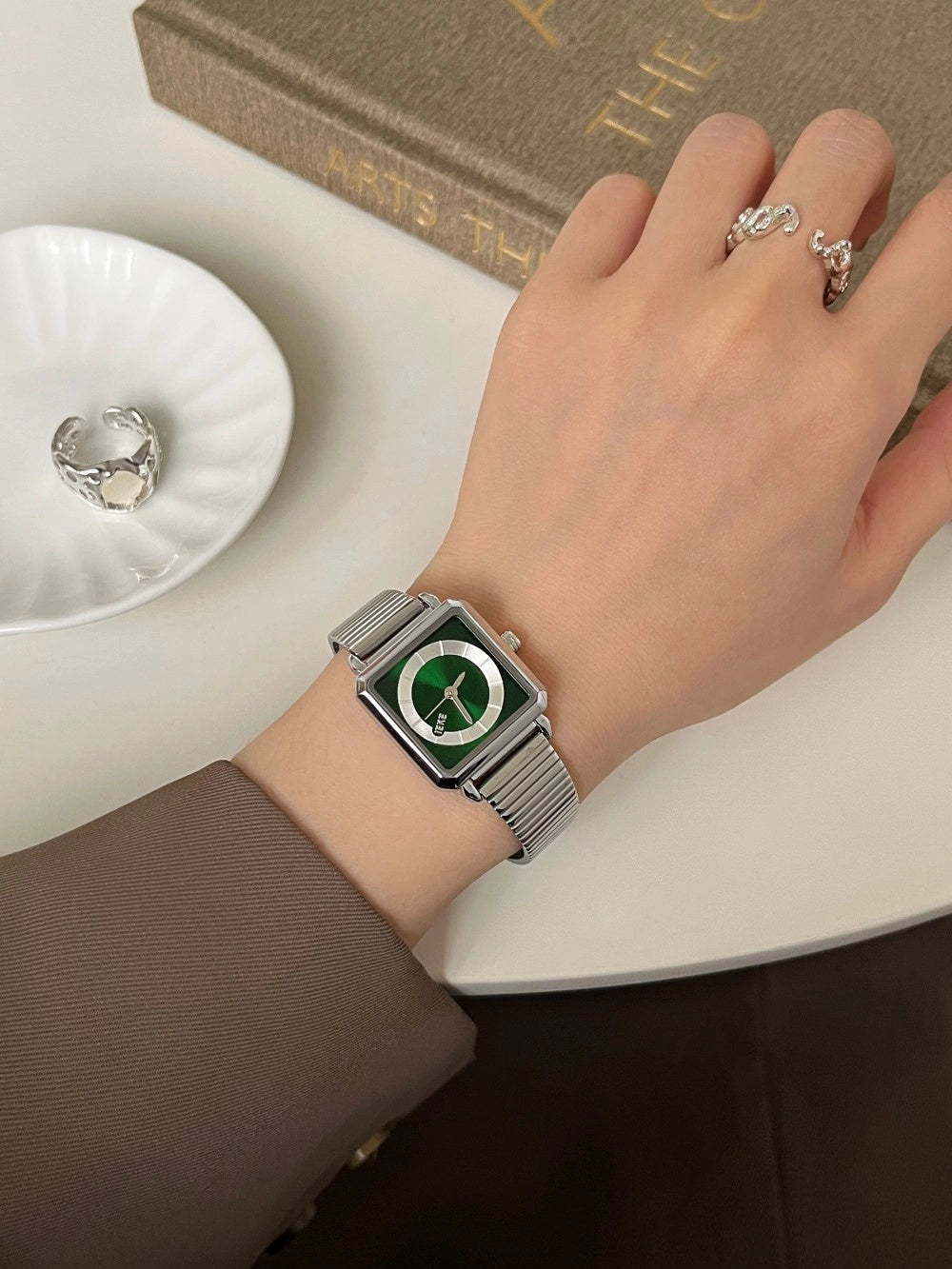 Vintage Square Bracelet Watch [F7LDSKWN]