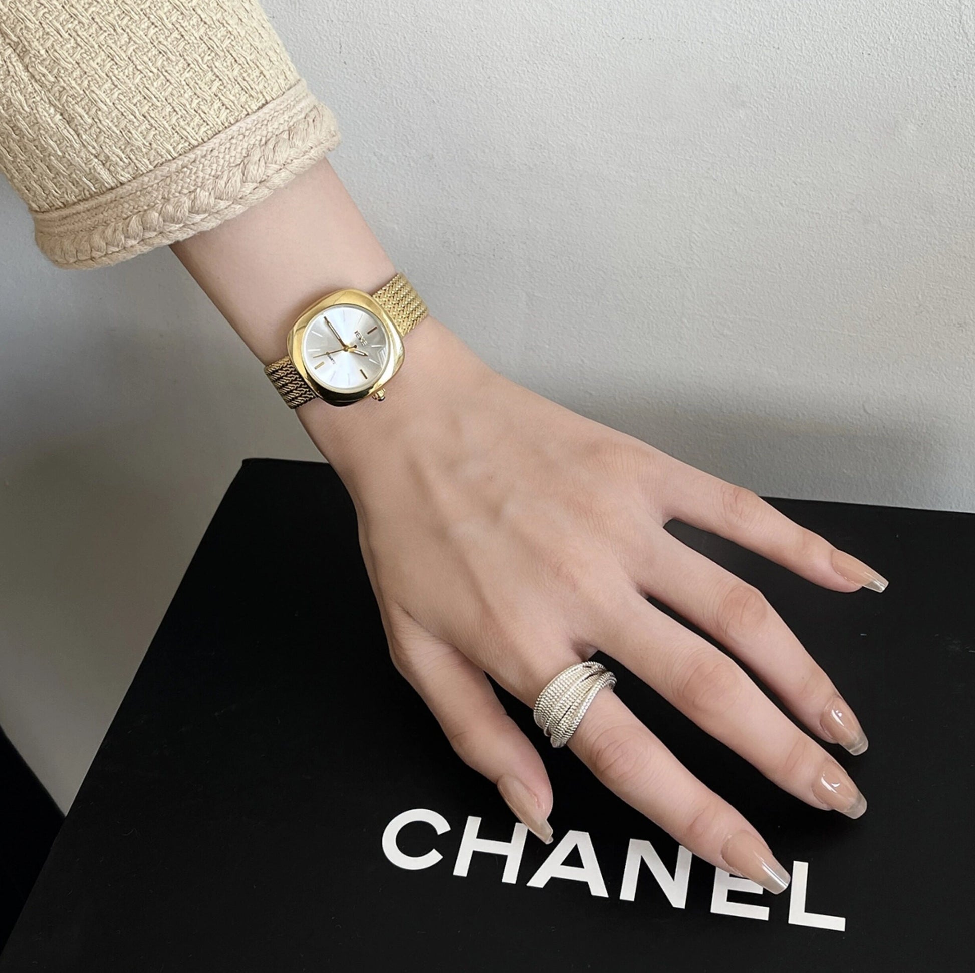 Vintage Square Bracelet Watch [2RLFPT8K]