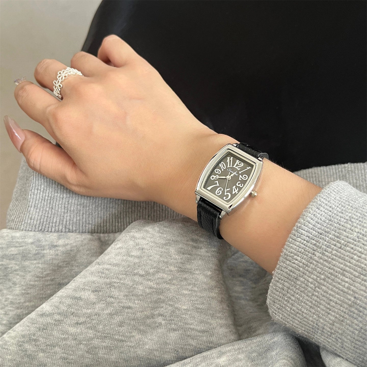 Vintage Square Dial Faux Leather Watch [C8D8UUFJ]