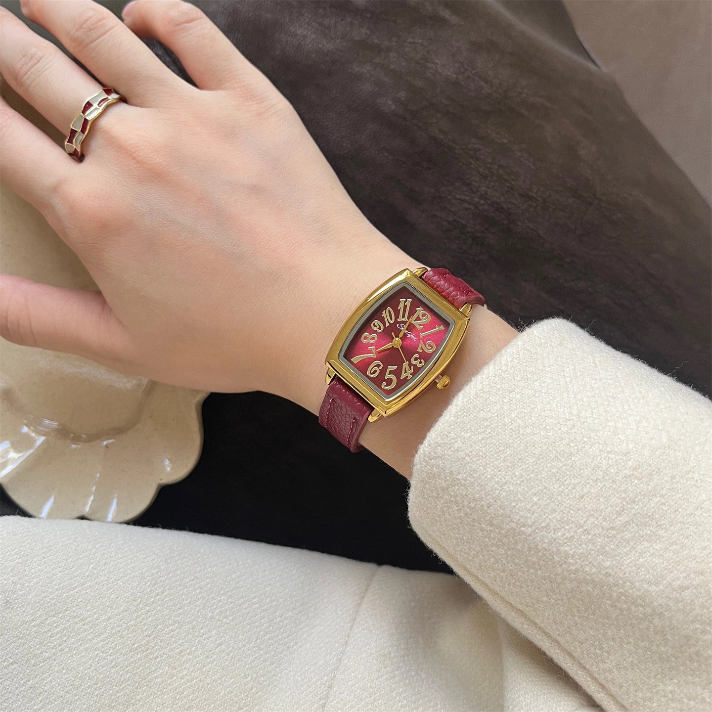 Vintage Square Dial Faux Leather Watch [VTHQF829]