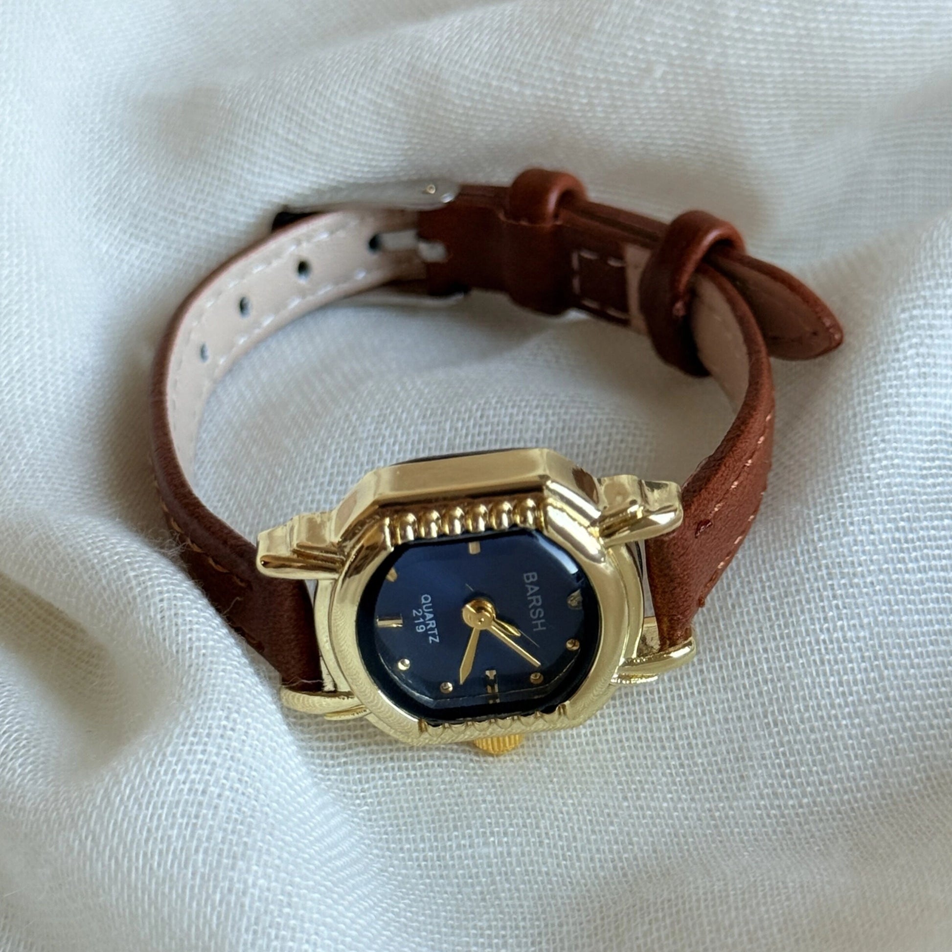 Vintage Square Dial Leather Watch [1TX9L6UI]