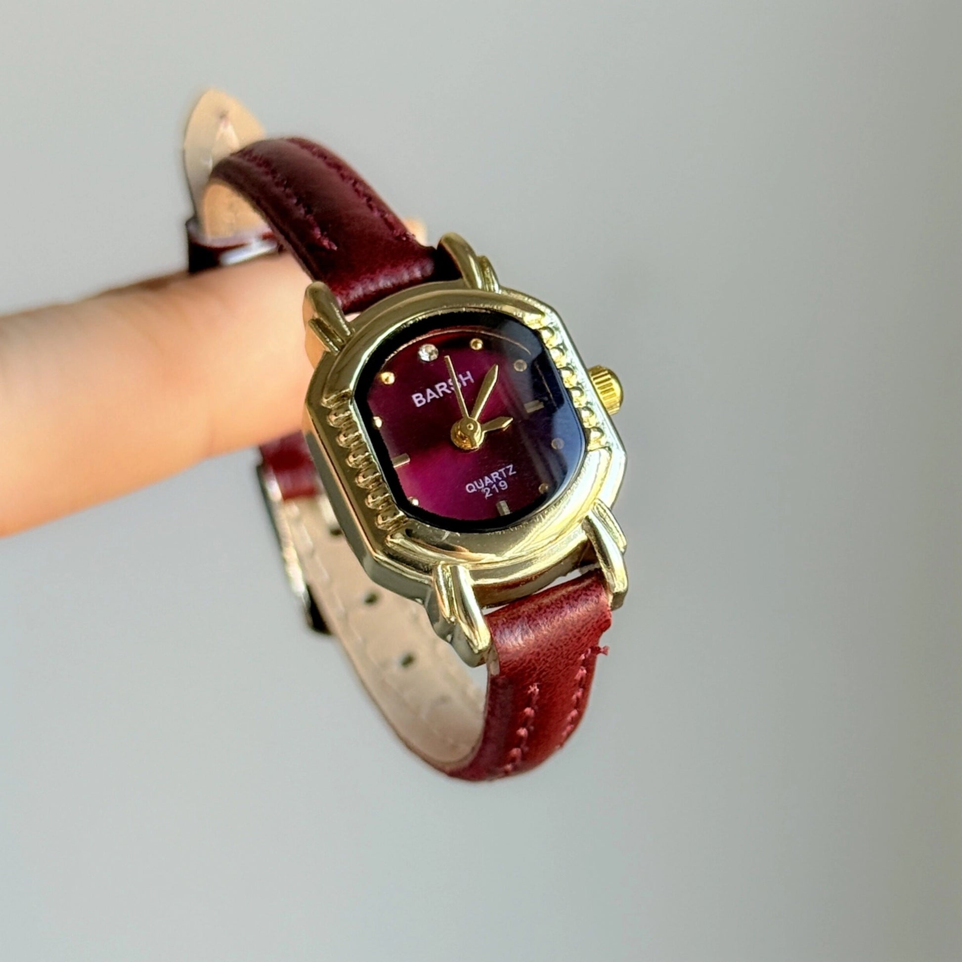 Vintage Square Dial Leather Watch [MXZFIF06]