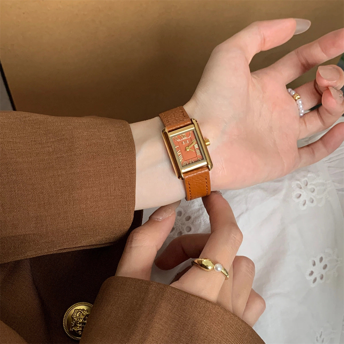 Vintage Square Dial Leather Watch [14I8YDQY]