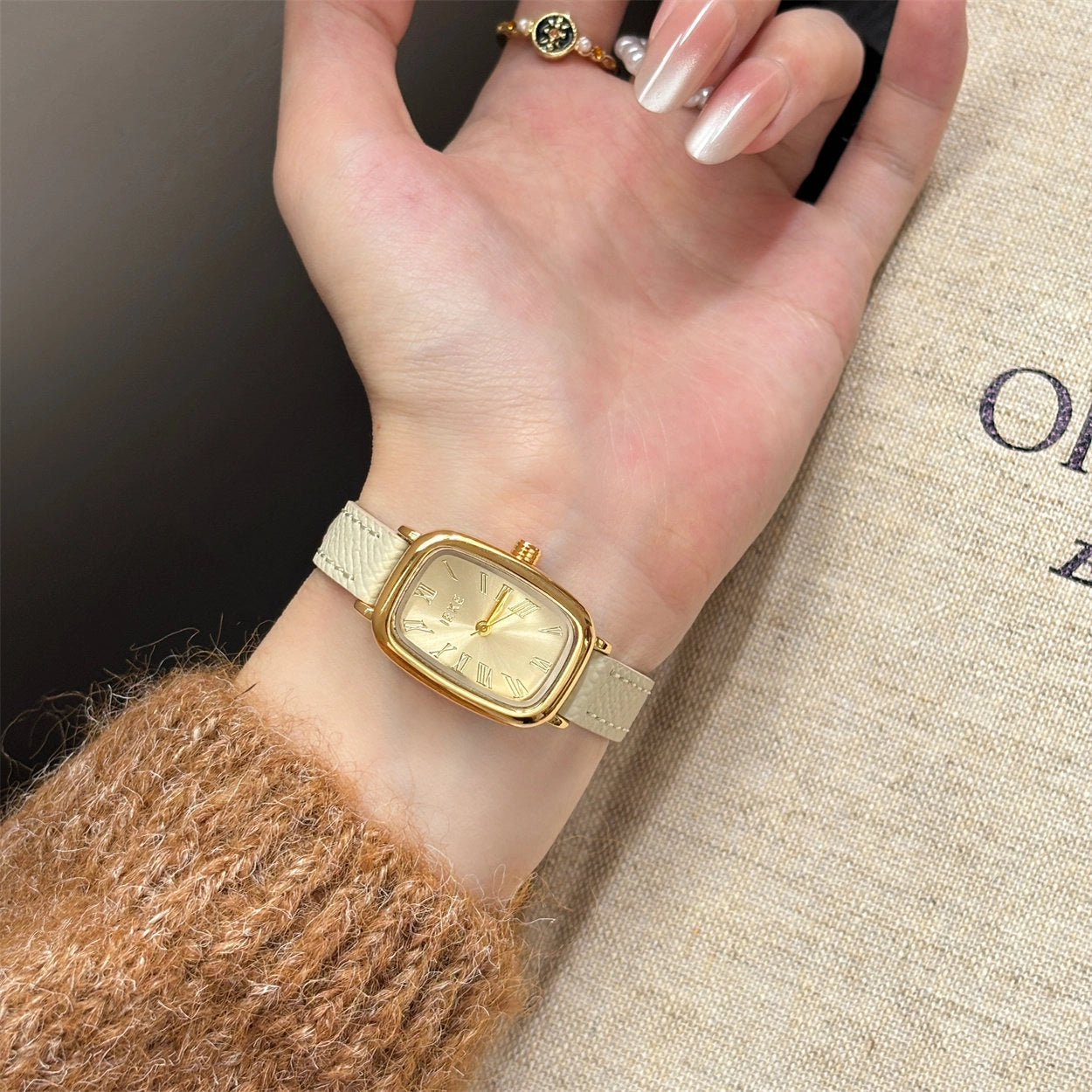 Vintage Square Dial Leather Watch [861LBZBO]