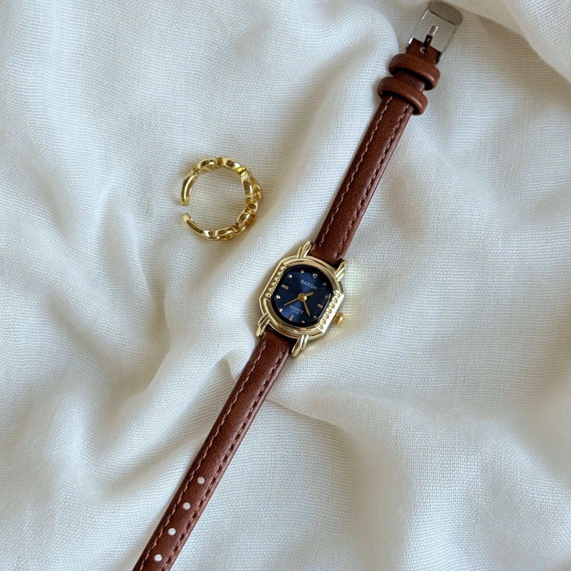 Vintage Square Dial Leather Watch [GY08L2XW]