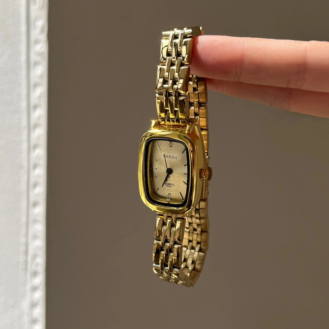 Vintage Square Gold Watch [ELNA7LRL]