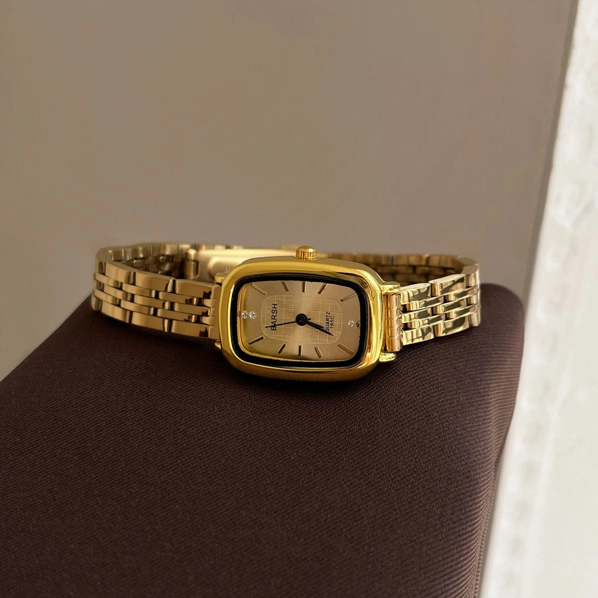 Vintage Square Gold Watch [TRKBE2WS]